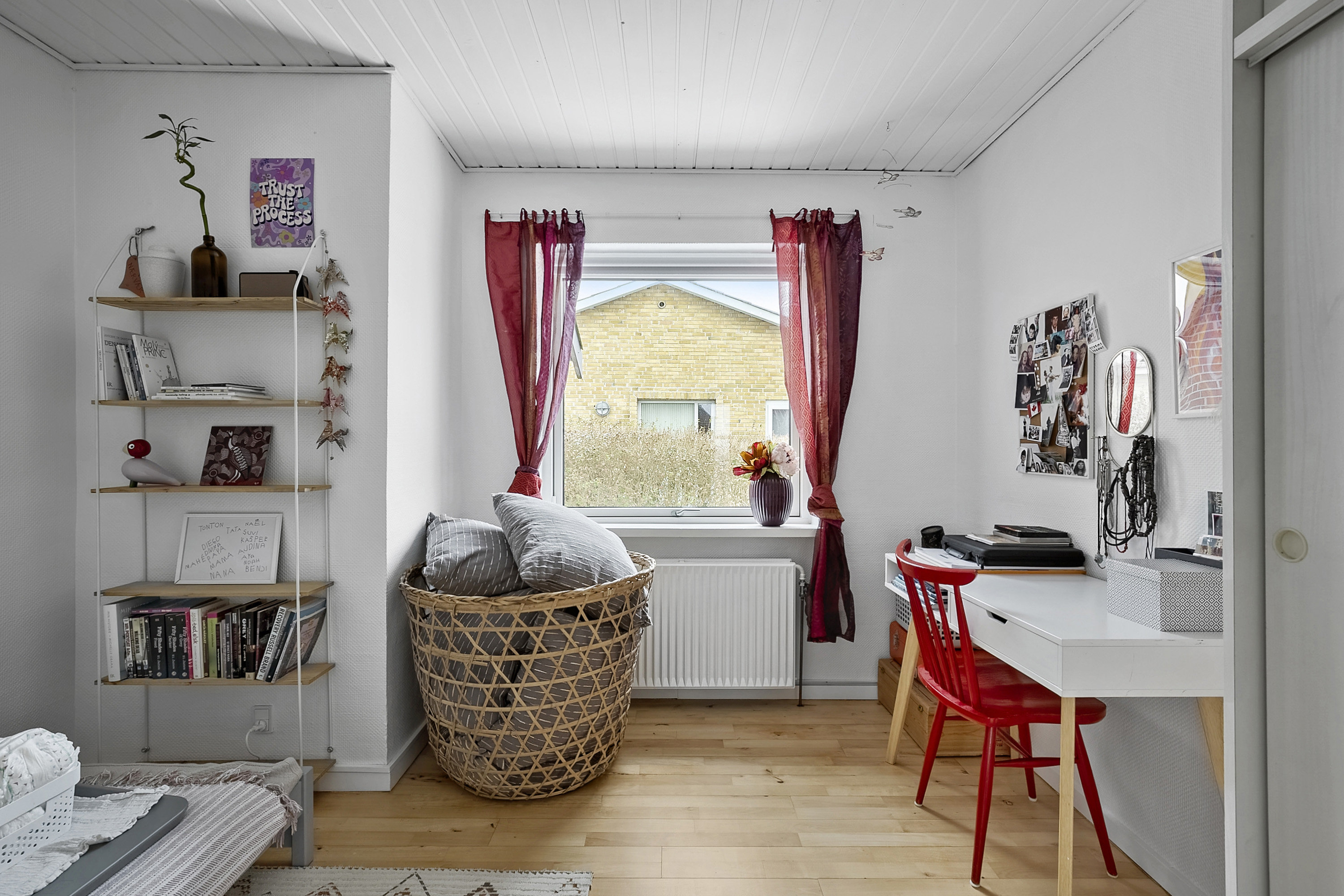 Fremhævet soveværelse billede i fuldskærmstilstand. Billede af Hyldegårdsvej 12, Seden, 5240 Odense NØ