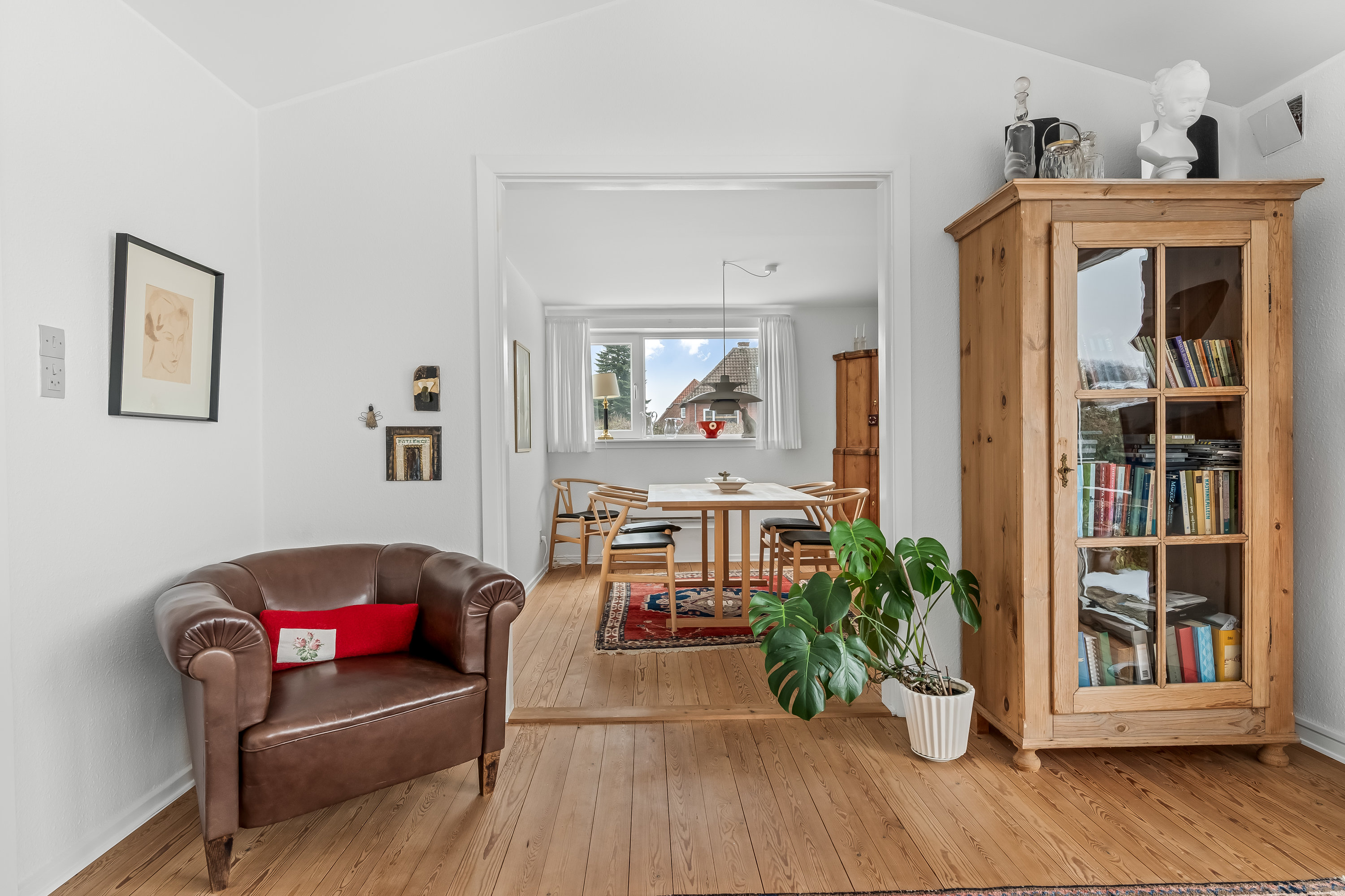 Fremhævet stue billede i fuldskærmstilstand. Billede af Lindevej 3, 6270 Tønder