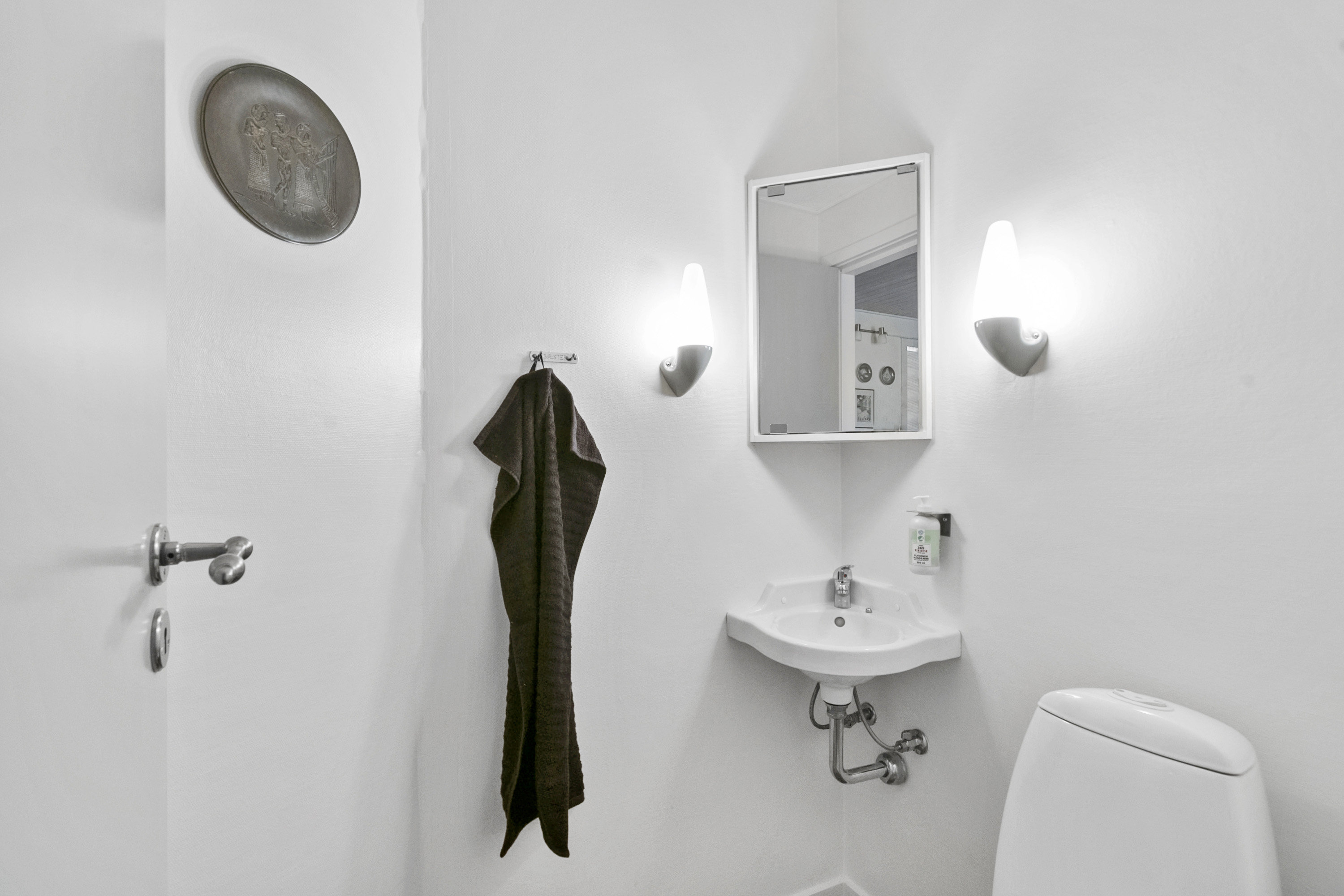 Fremhævet toilet billede i fuldskærmstilstand. Billede af Nørrevænget 60, 8310 Tranbjerg J