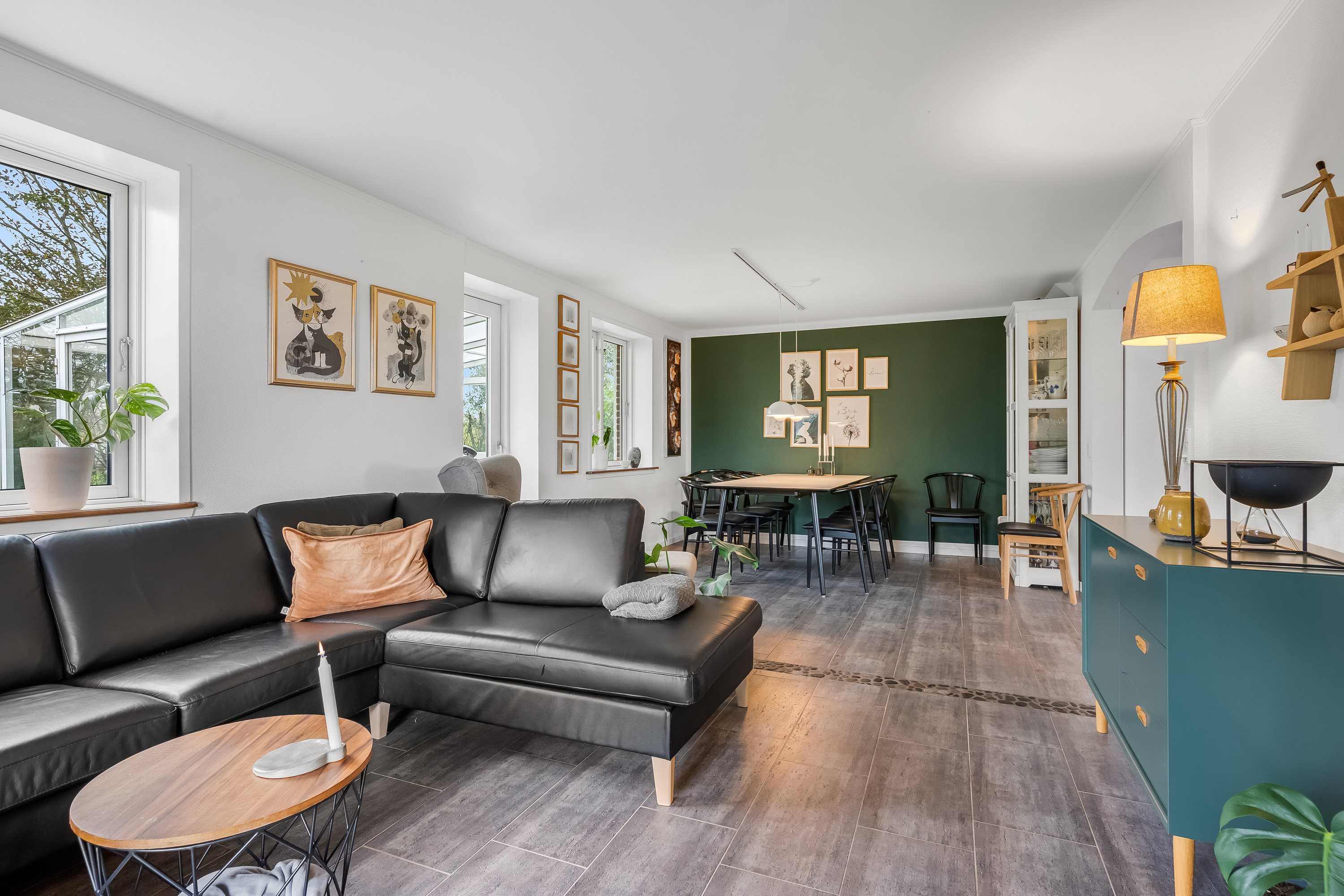 Fremhævet stue billede i fuldskærmstilstand. Billede af Burvej 79, Bur, 7570 Vemb