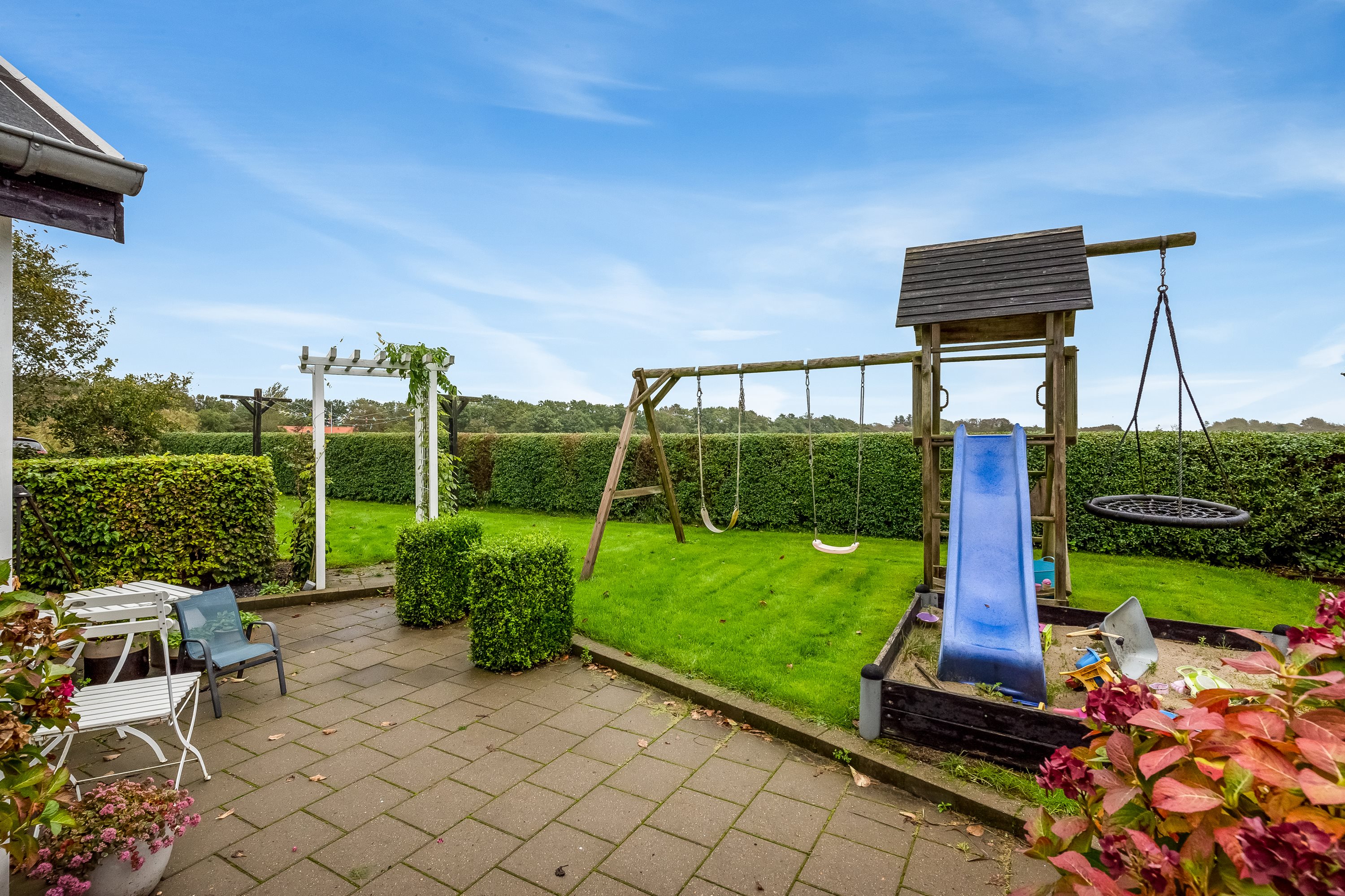 Fremhævet terrasse billede i fuldskærmstilstand. Billede af Burvej 79, Bur, 7570 Vemb