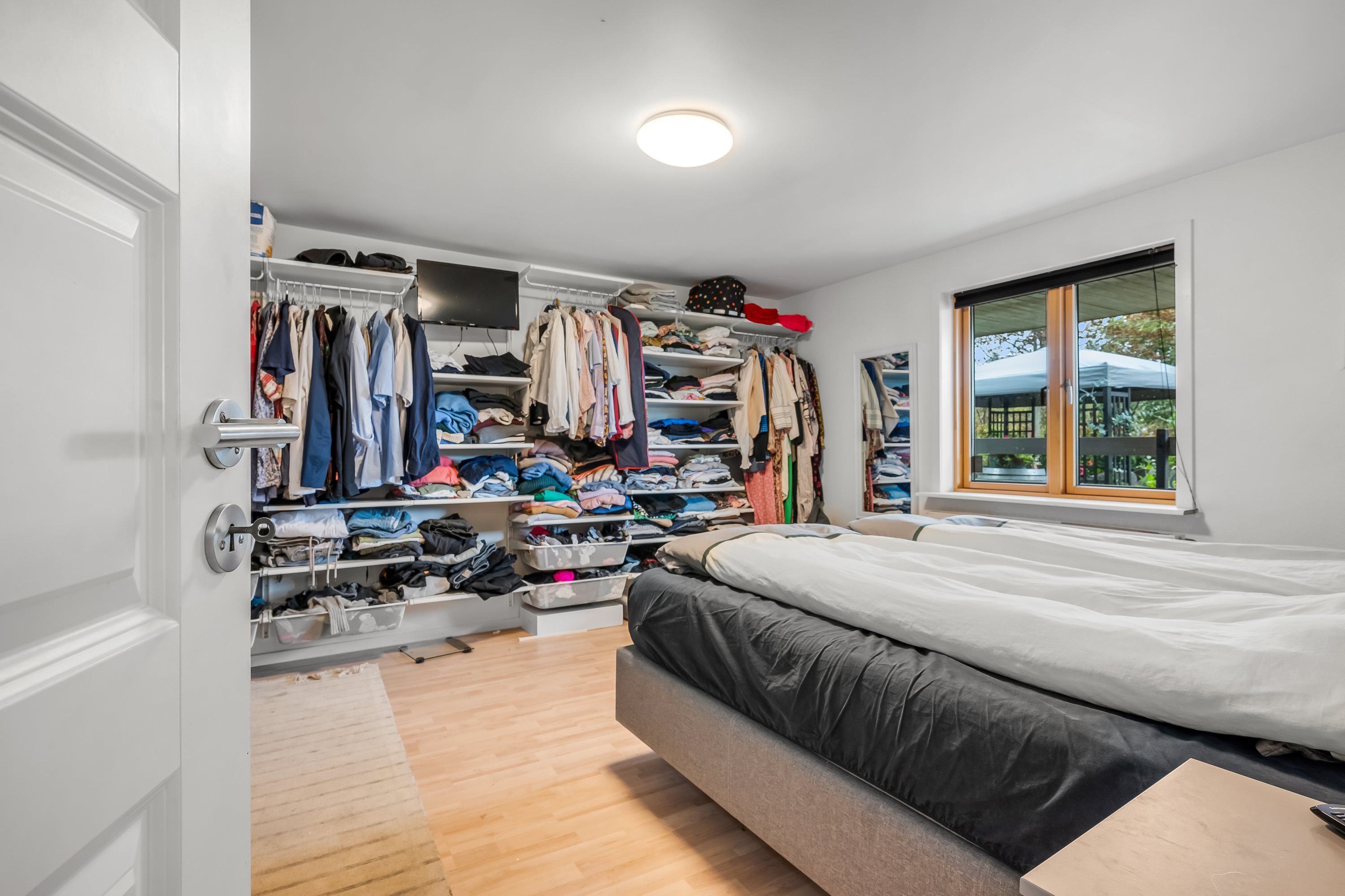 Fremhævet soveværelse billede i fuldskærmstilstand. Billede af Burvej 79, Bur, 7570 Vemb