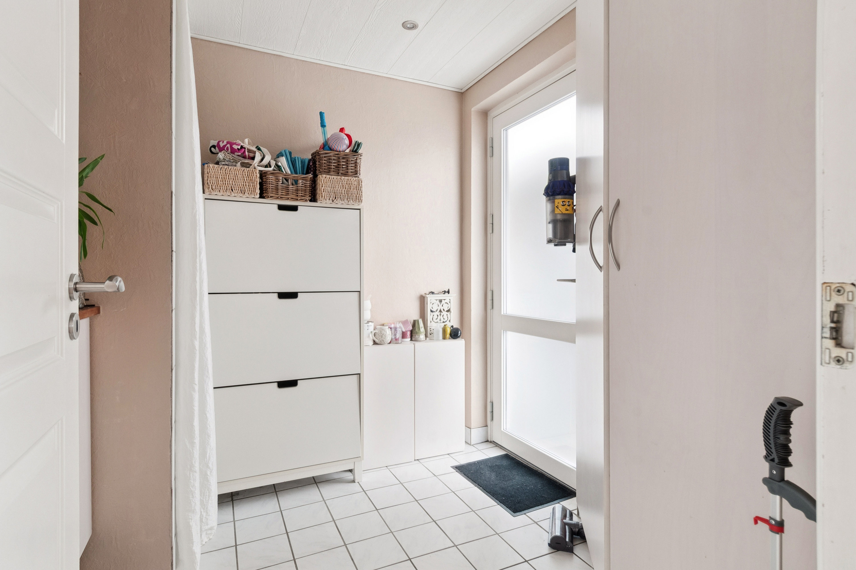 Fremhævet entré billede i fuldskærmstilstand. Billede af Tømmerupvang 63, 2770 Kastrup