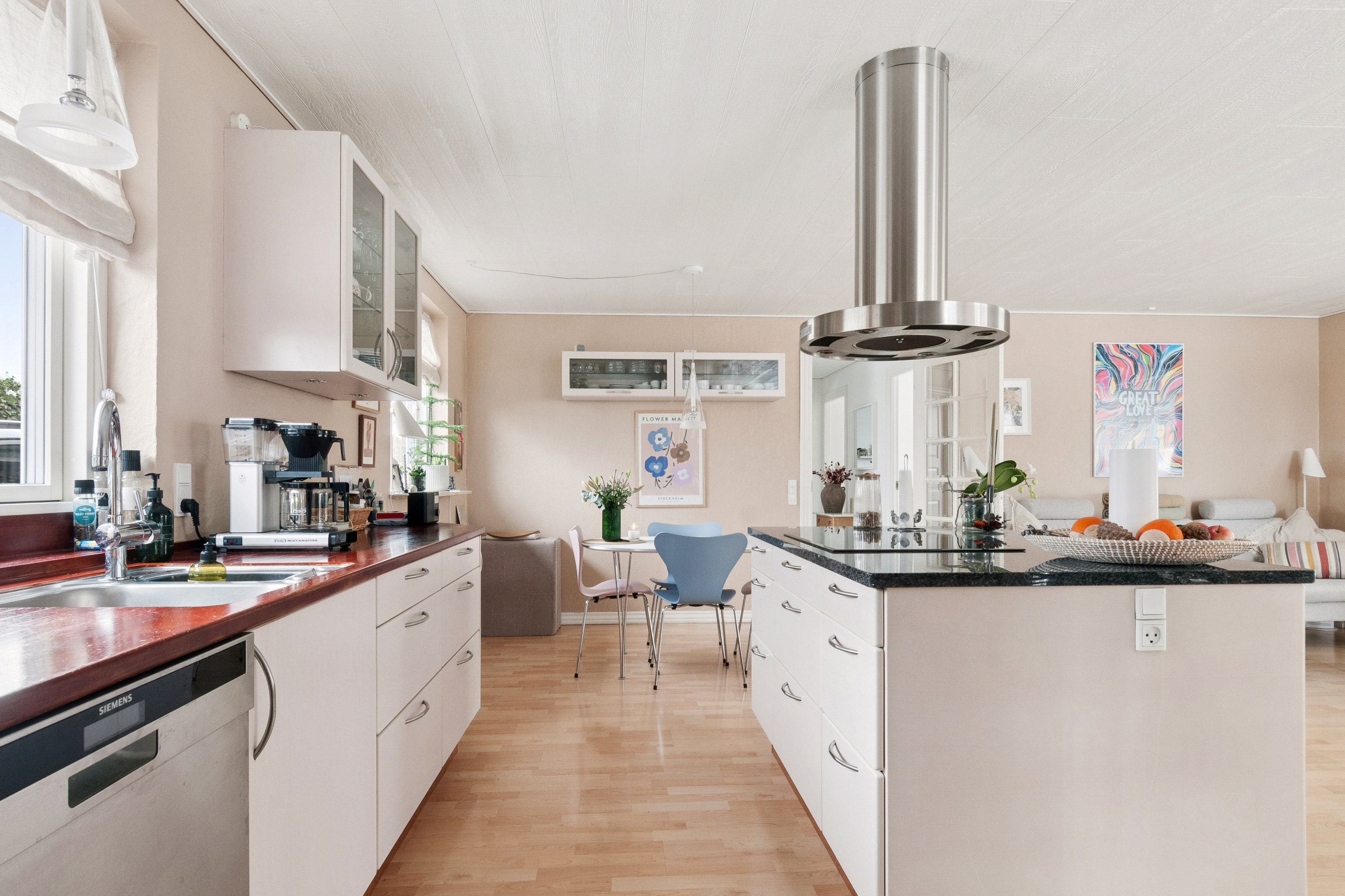 Fremhævet køkken billede i fuldskærmstilstand. Billede af Tømmerupvang 63, 2770 Kastrup