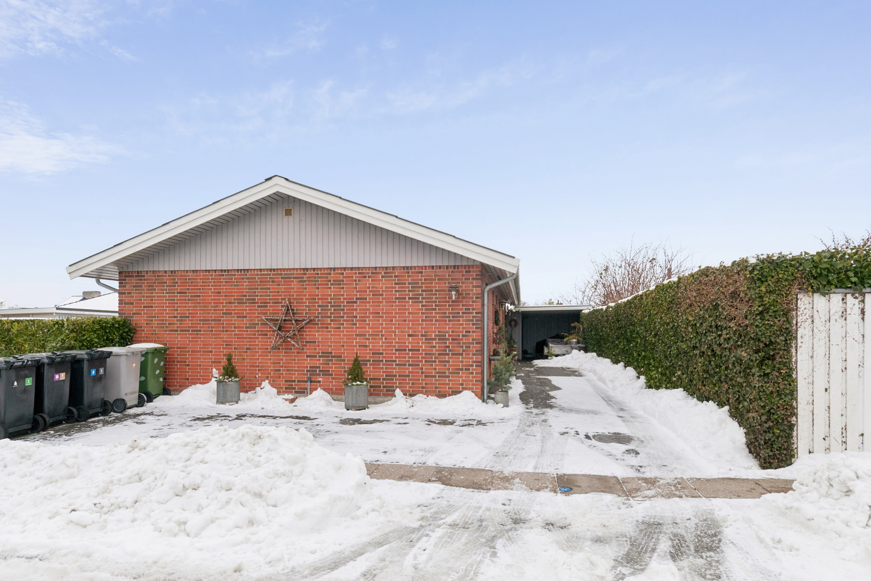 Fremhævet forhave billede i fuldskærmstilstand. Billede af Tømmerupvang 63, 2770 Kastrup