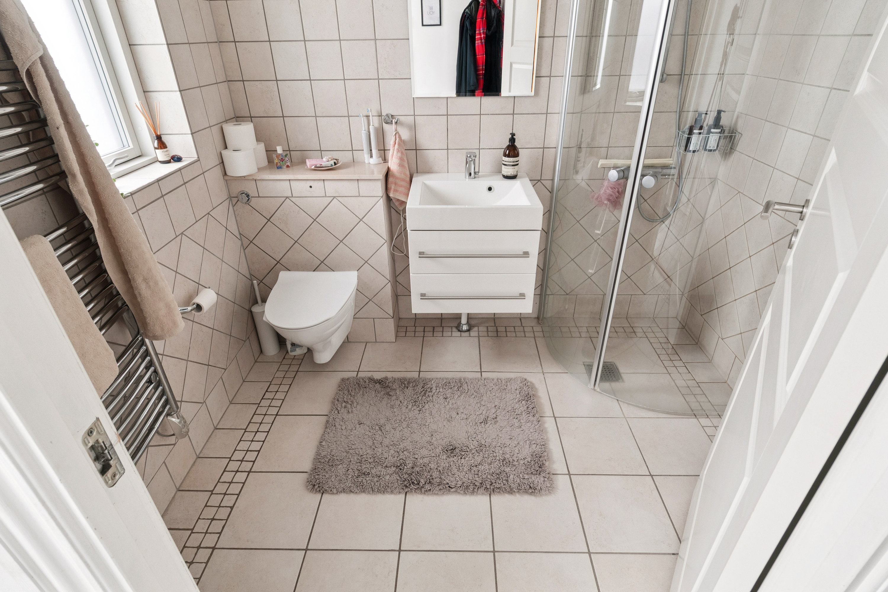 Fremhævet badeværelse billede i fuldskærmstilstand. Billede af Tømmerupvang 63, 2770 Kastrup