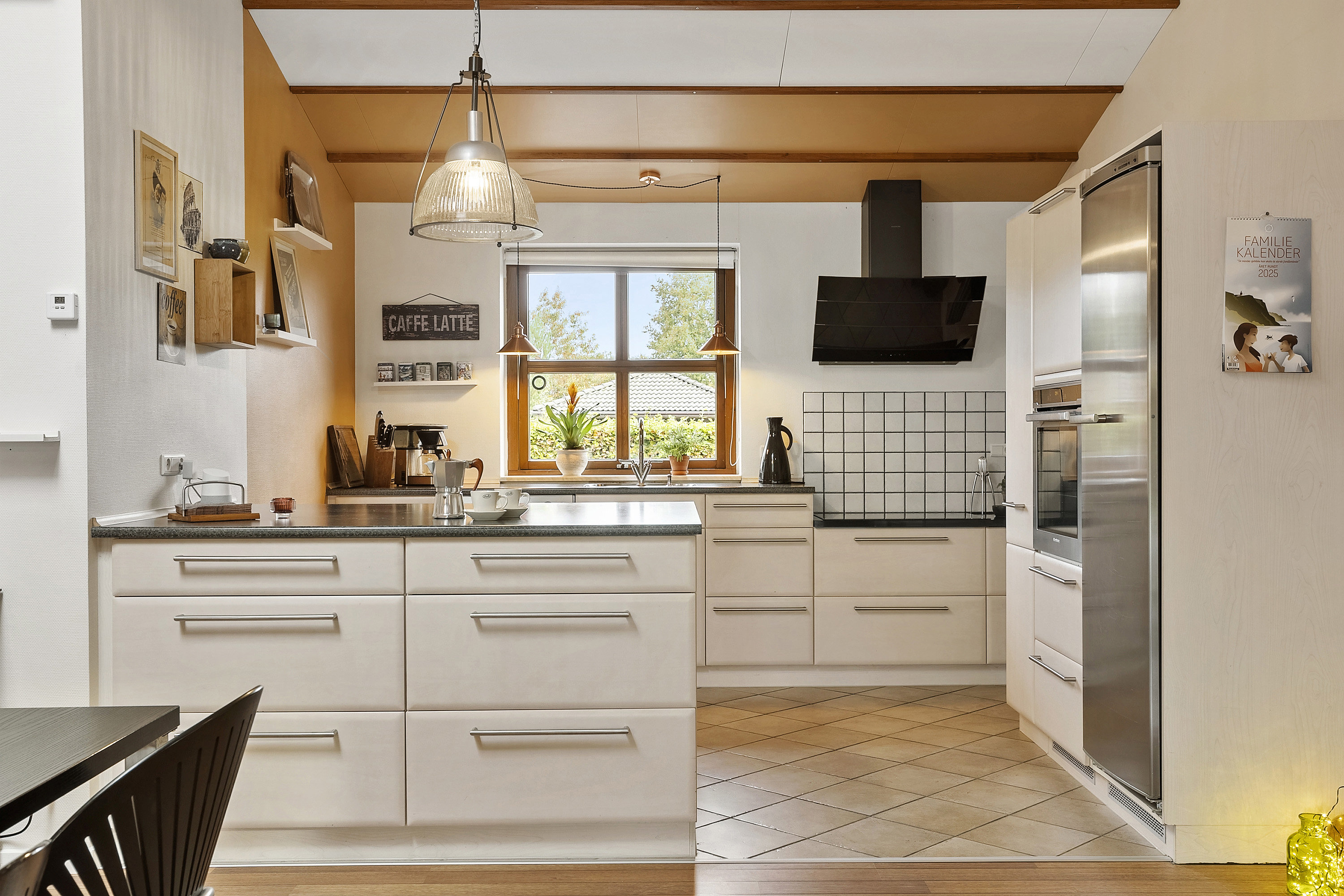 Fremhævet køkken billede i fuldskærmstilstand. Billede af Mannehøj 8, 6600 Vejen