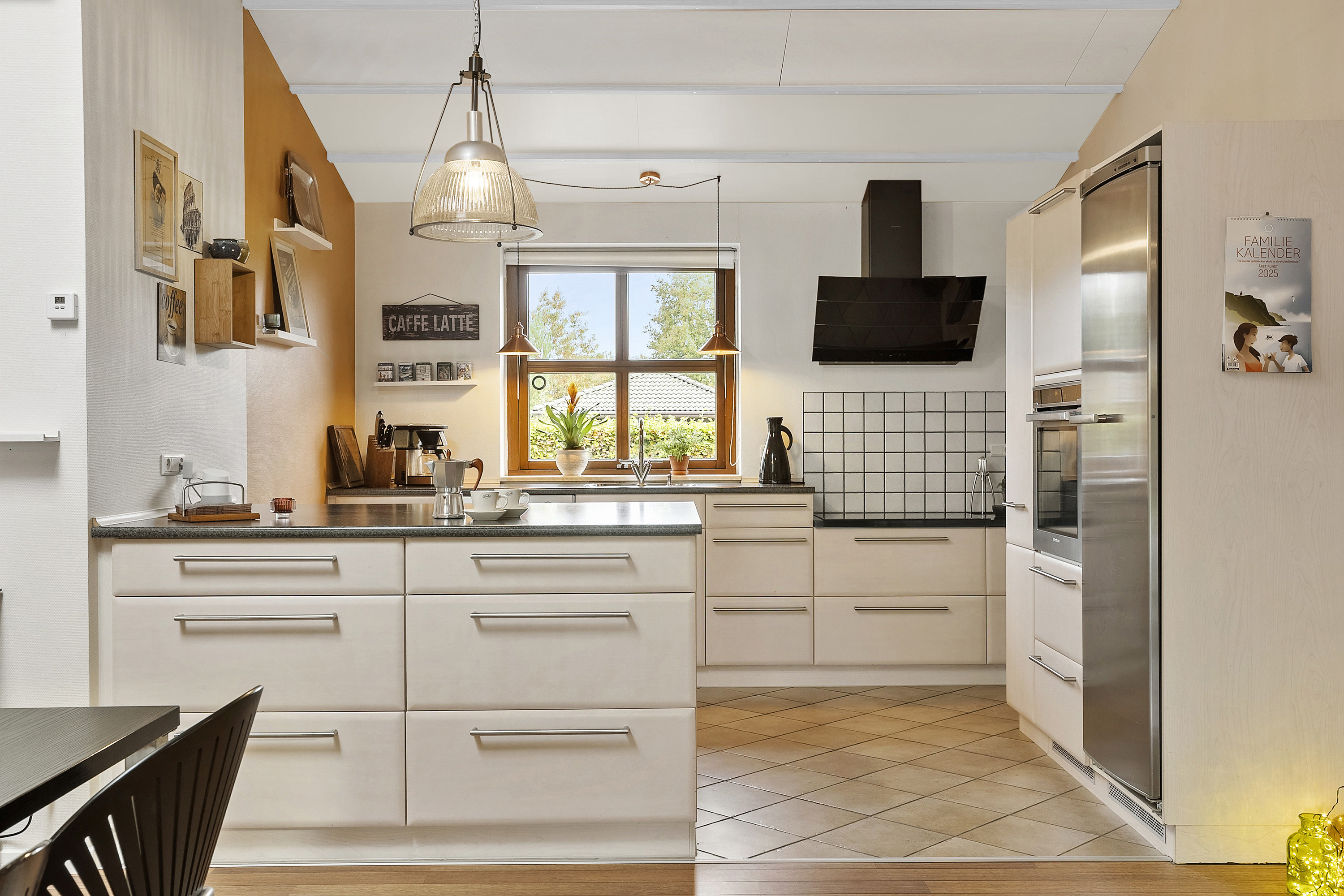 Fremhævet køkken billede i fuldskærmstilstand. Billede af Mannehøj 8, 6600 Vejen