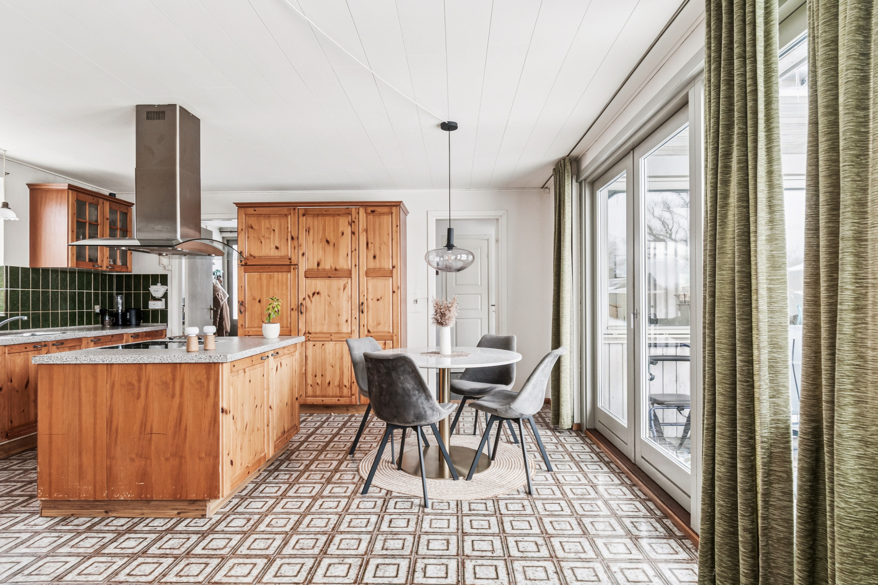 Fremhævet stue billede i fuldskærmstilstand. Billede af Birkevej 20, 2791 Dragør