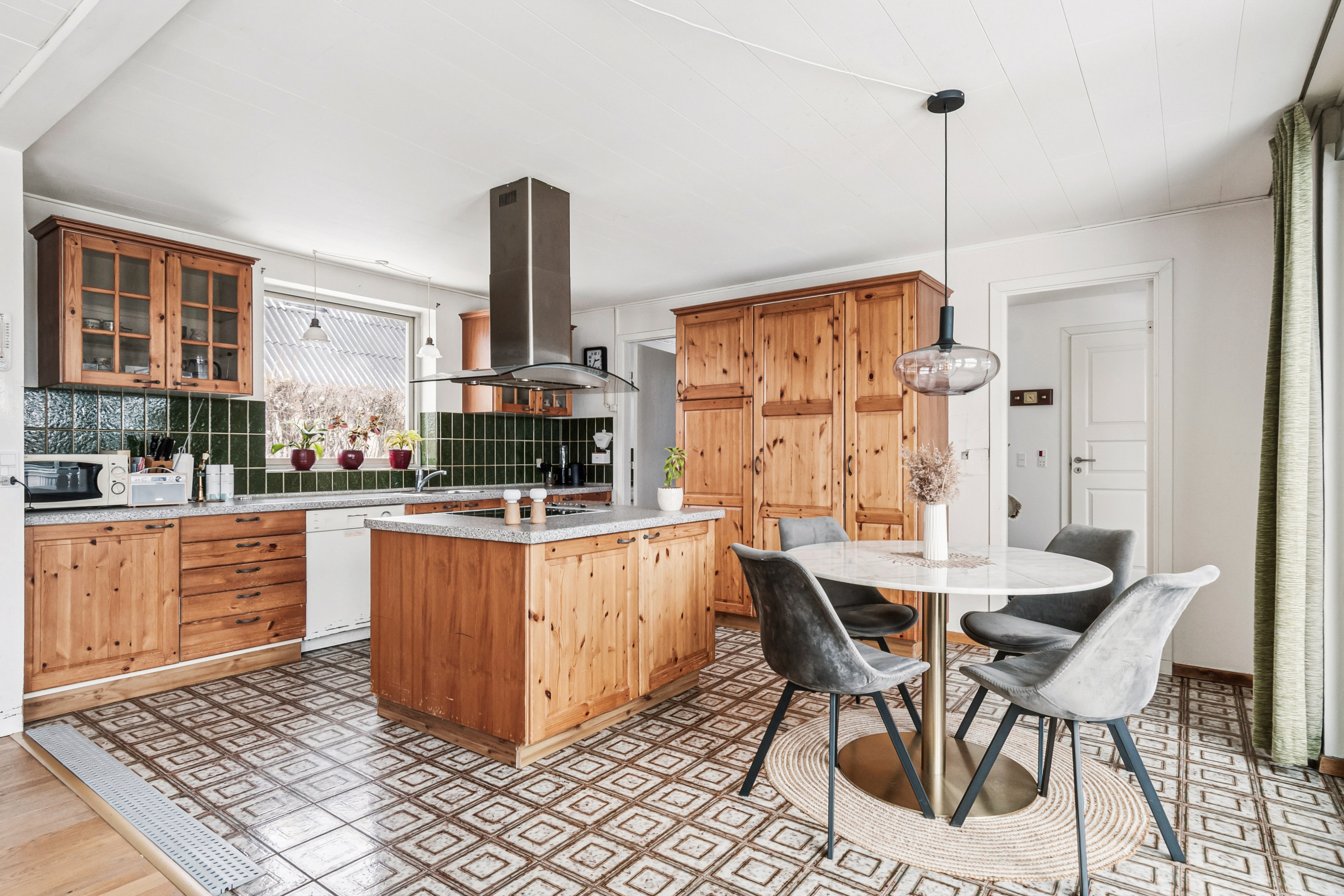 Fremhævet stue billede i fuldskærmstilstand. Billede af Birkevej 20, 2791 Dragør