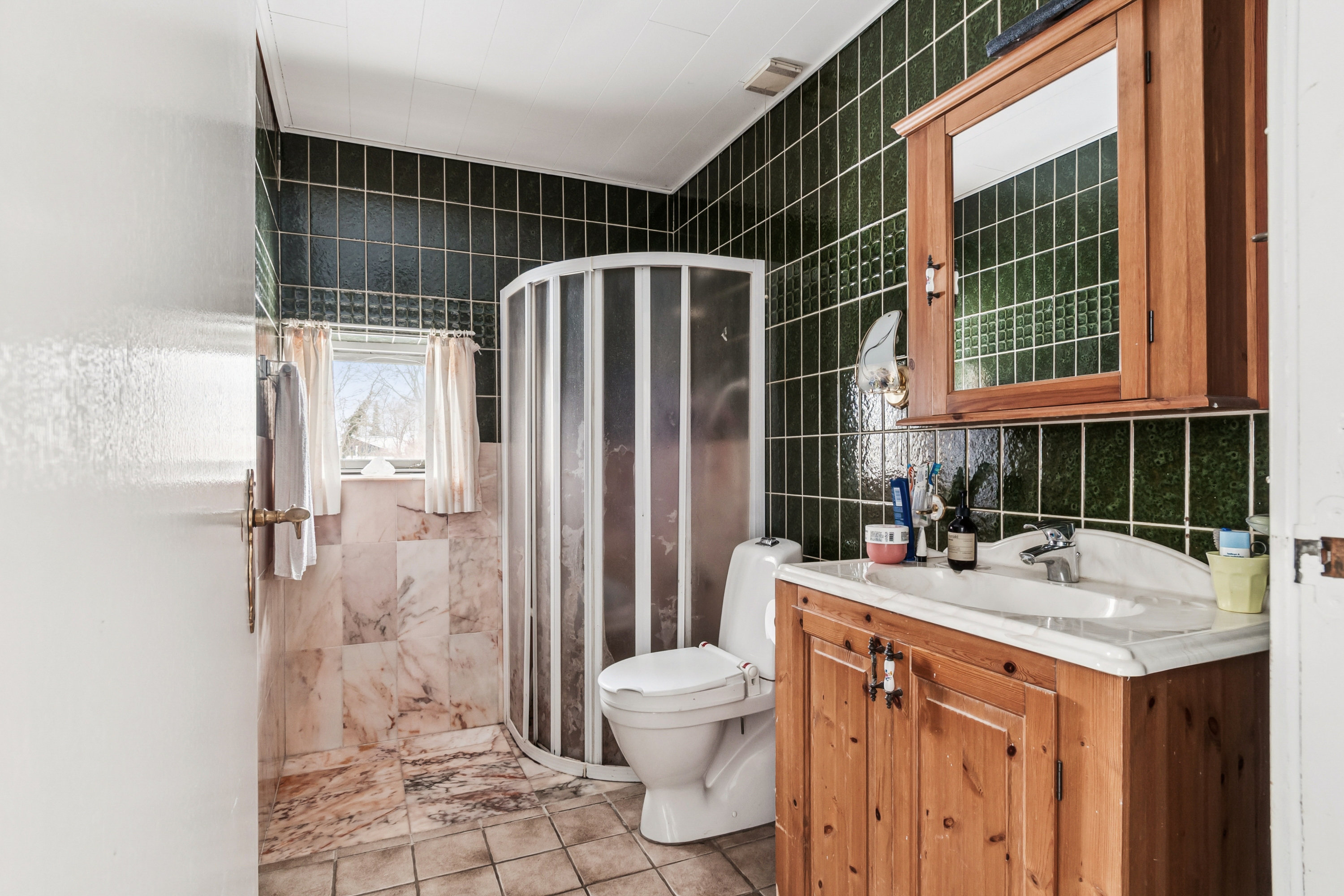 Fremhævet badeværelse billede i fuldskærmstilstand. Billede af Birkevej 20, 2791 Dragør