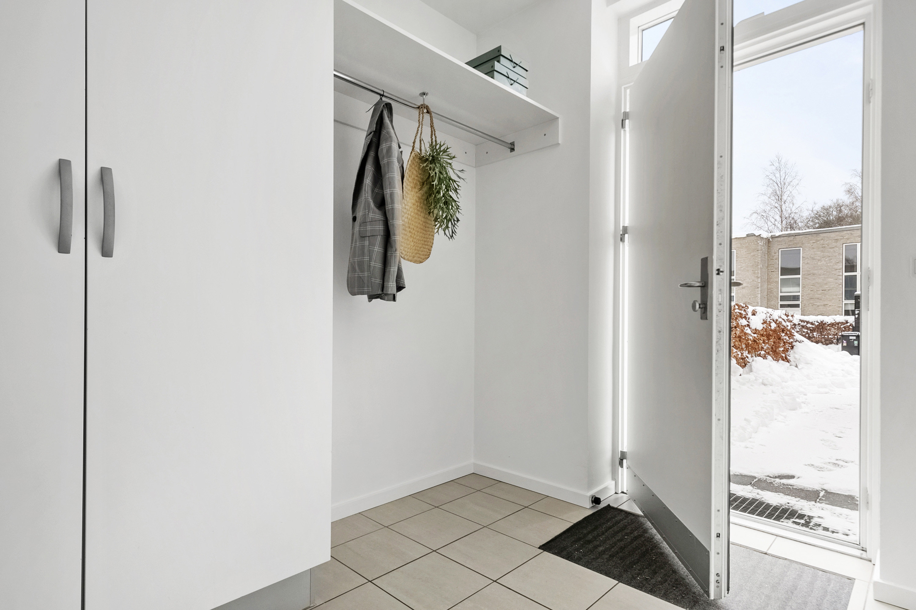 Fremhævet entré billede i fuldskærmstilstand. Billede af Gustav Holms Vej 40, Risvangen, 8200 Aarhus N