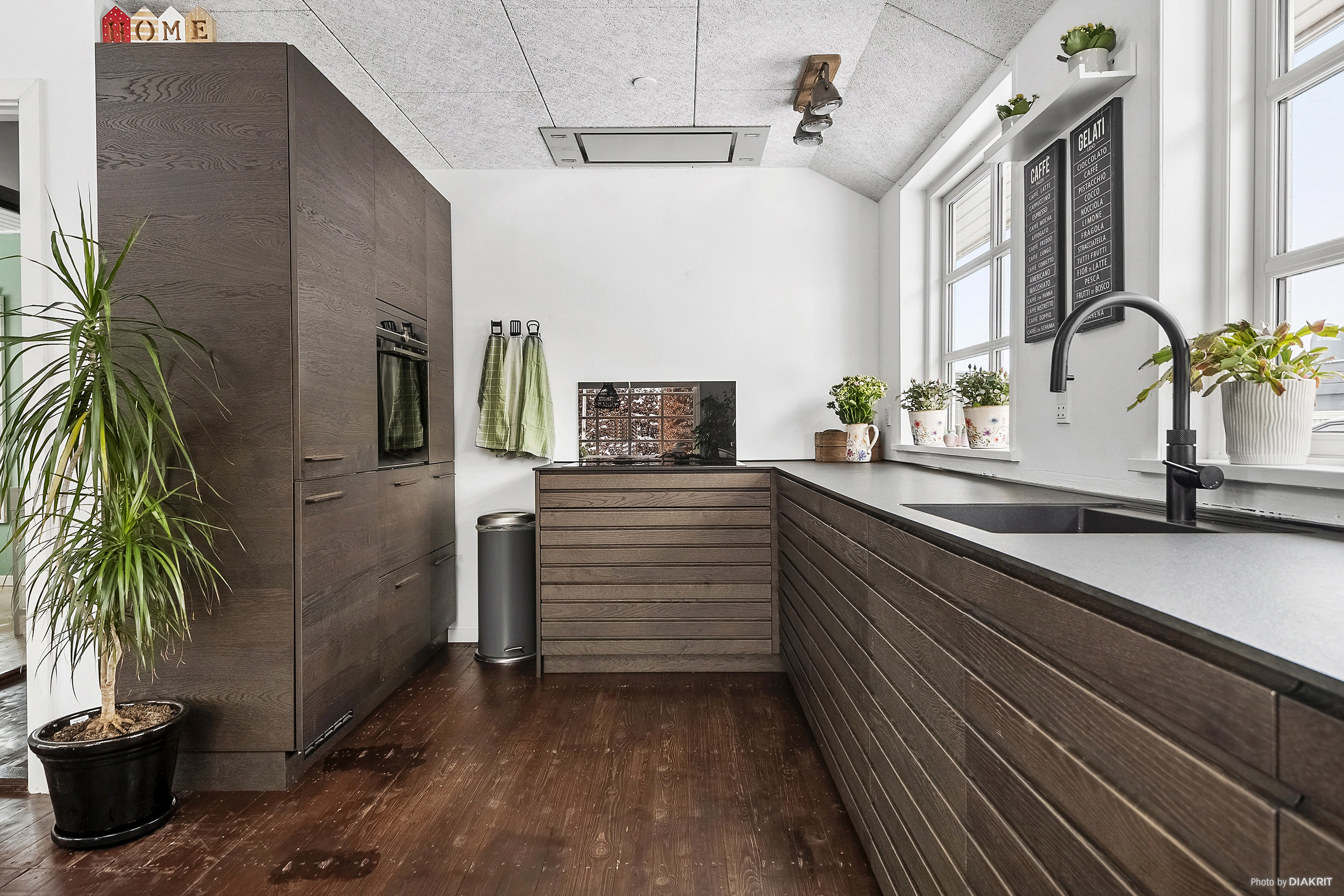 Fremhævet køkken billede i fuldskærmstilstand. Billede af Kastanievej 1, Saksild, 8300 Odder