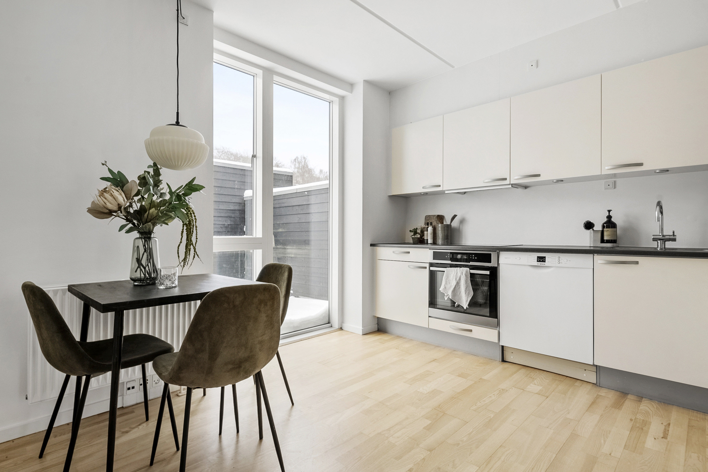 Fremhævet køkken billede i fuldskærmstilstand. Billede af Gustav Holms Vej 40, Risvangen, 8200 Aarhus N