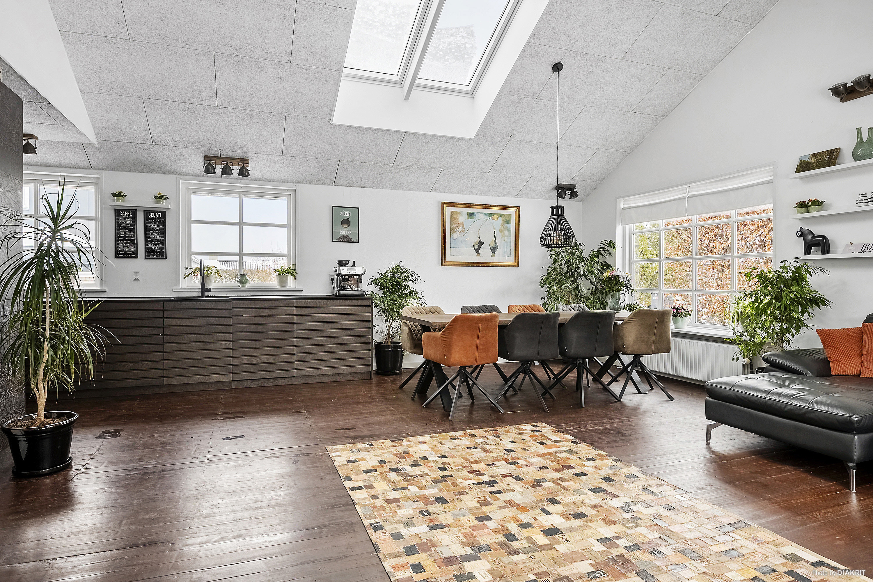 Fremhævet stue billede i fuldskærmstilstand. Billede af Kastanievej 1, Saksild, 8300 Odder