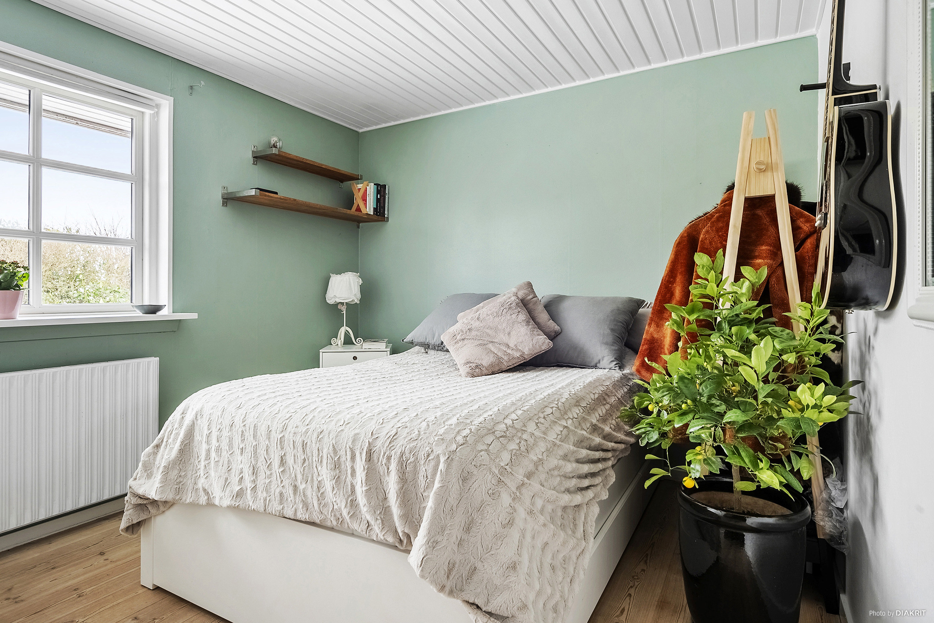 Fremhævet soveværelse billede i fuldskærmstilstand. Billede af Kastanievej 1, Saksild, 8300 Odder