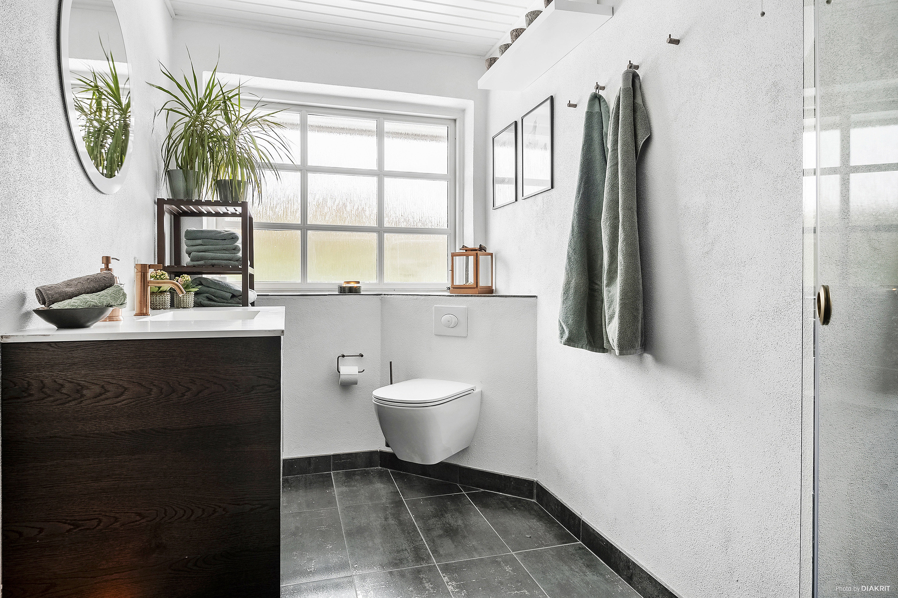 Fremhævet toilet billede i fuldskærmstilstand. Billede af Kastanievej 1, Saksild, 8300 Odder