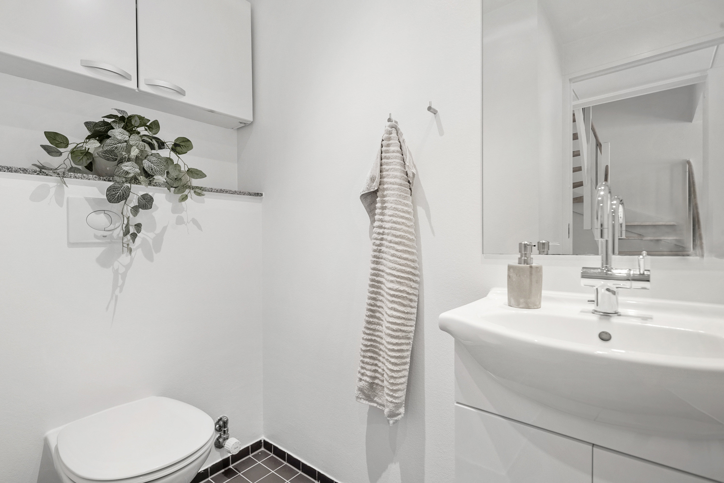 Fremhævet toilet billede i fuldskærmstilstand. Billede af Gustav Holms Vej 40, Risvangen, 8200 Aarhus N