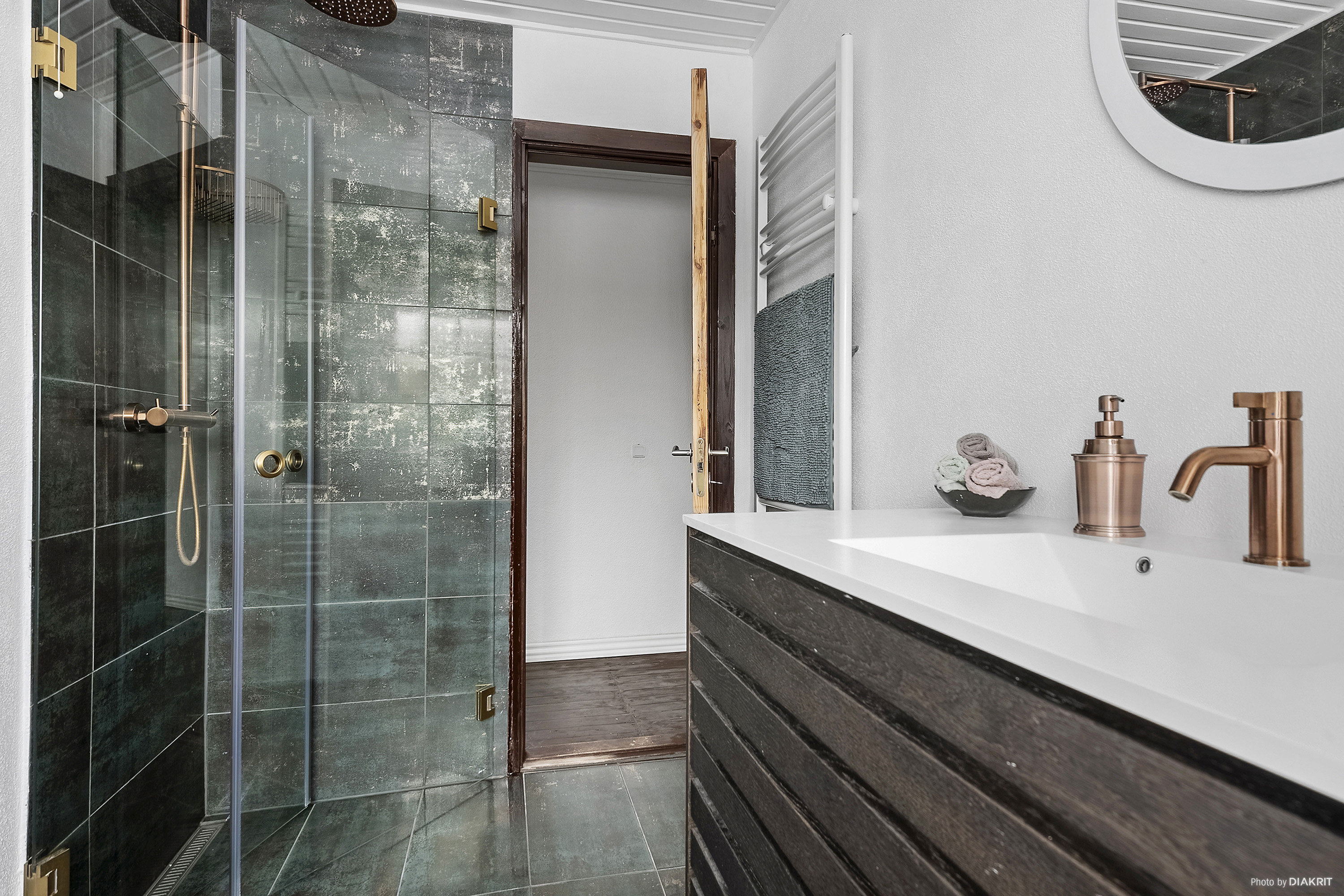 Fremhævet badeværelse billede i fuldskærmstilstand. Billede af Kastanievej 1, Saksild, 8300 Odder