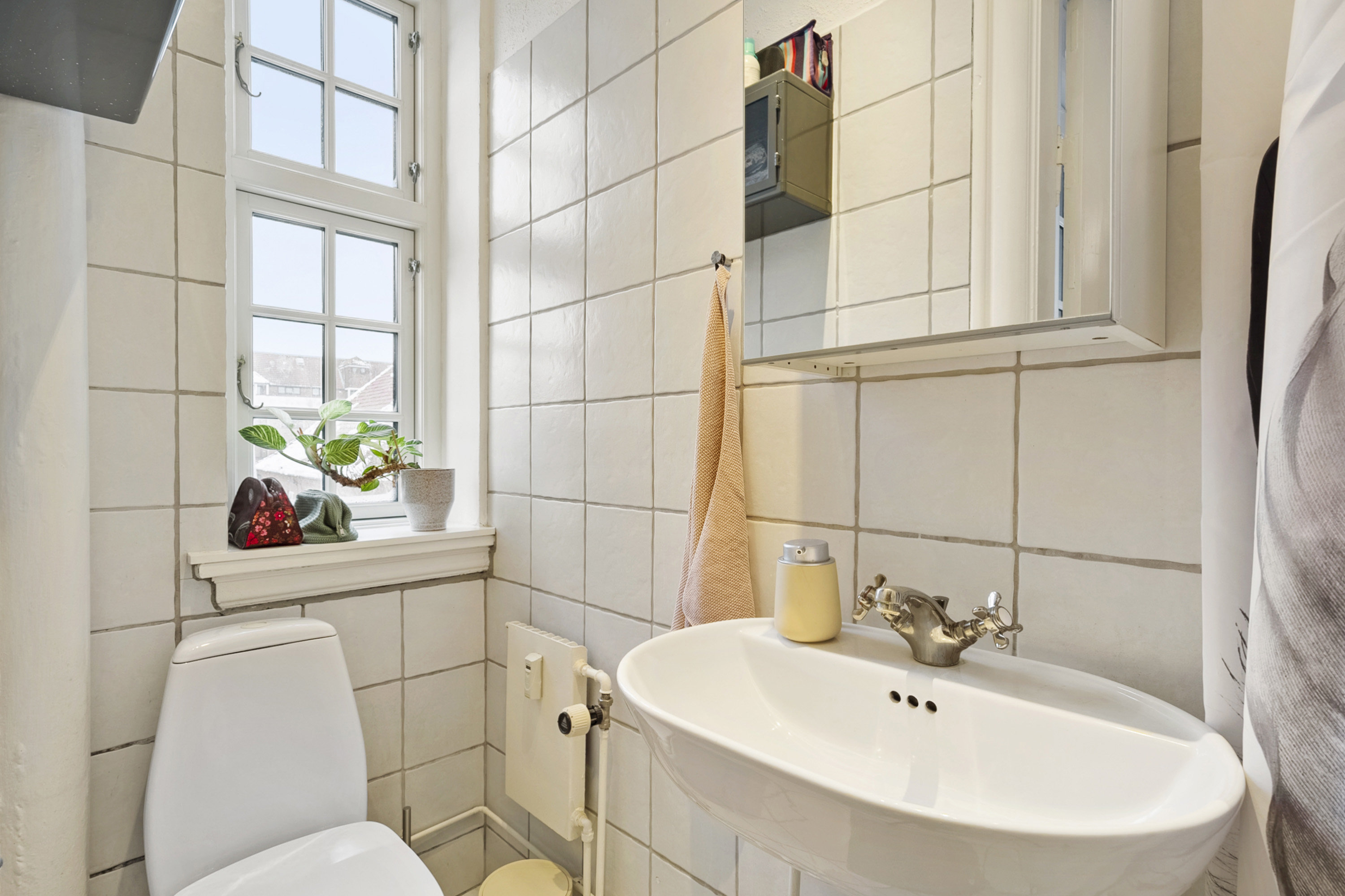 Fremhævet badeværelse billede i fuldskærmstilstand. Billede af Klaregade 21, 3. tv., 5000 Odense C