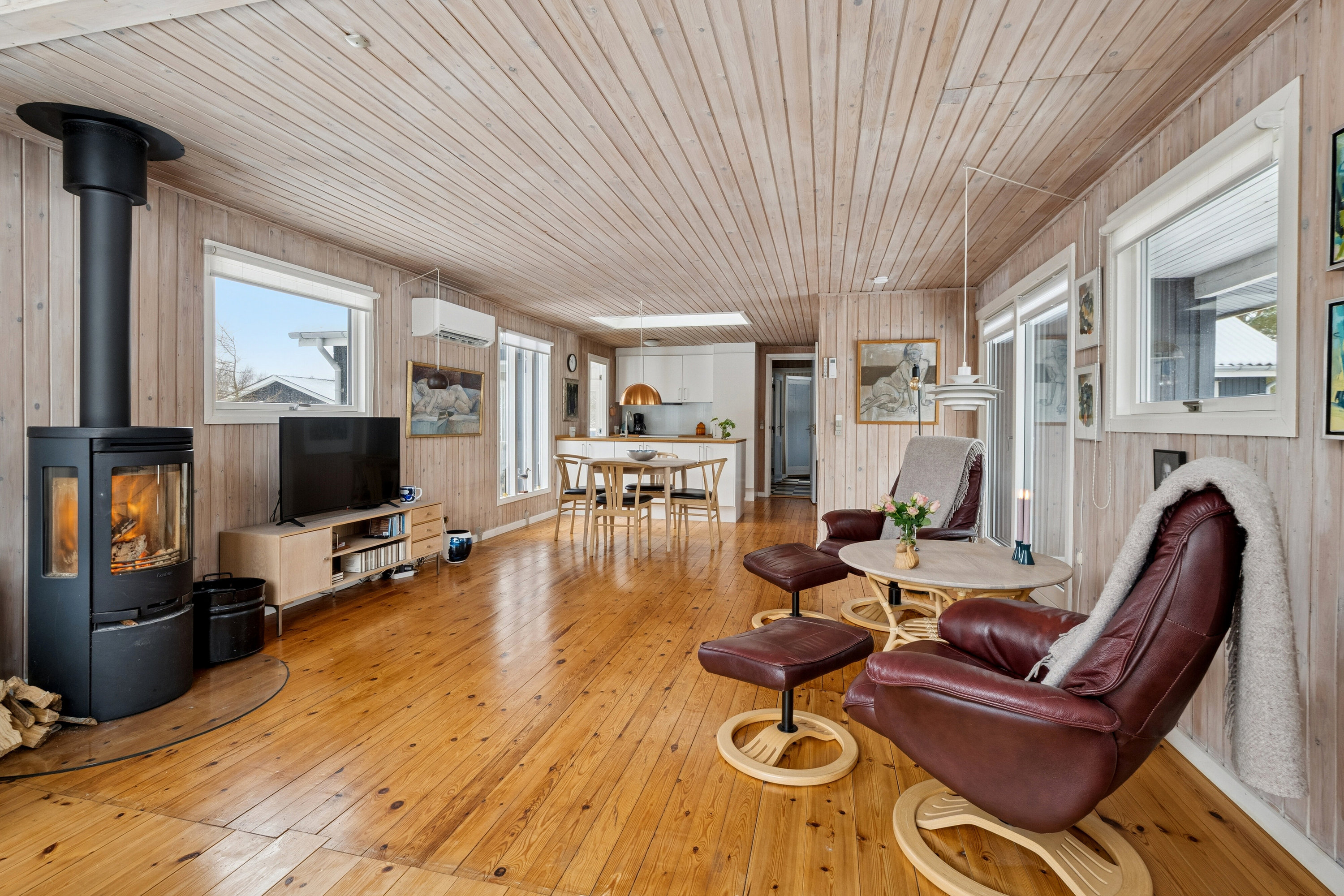 Fremhævet stue billede i fuldskærmstilstand. Billede af Agerøvej 12, Amtoft, 7742 Vesløs