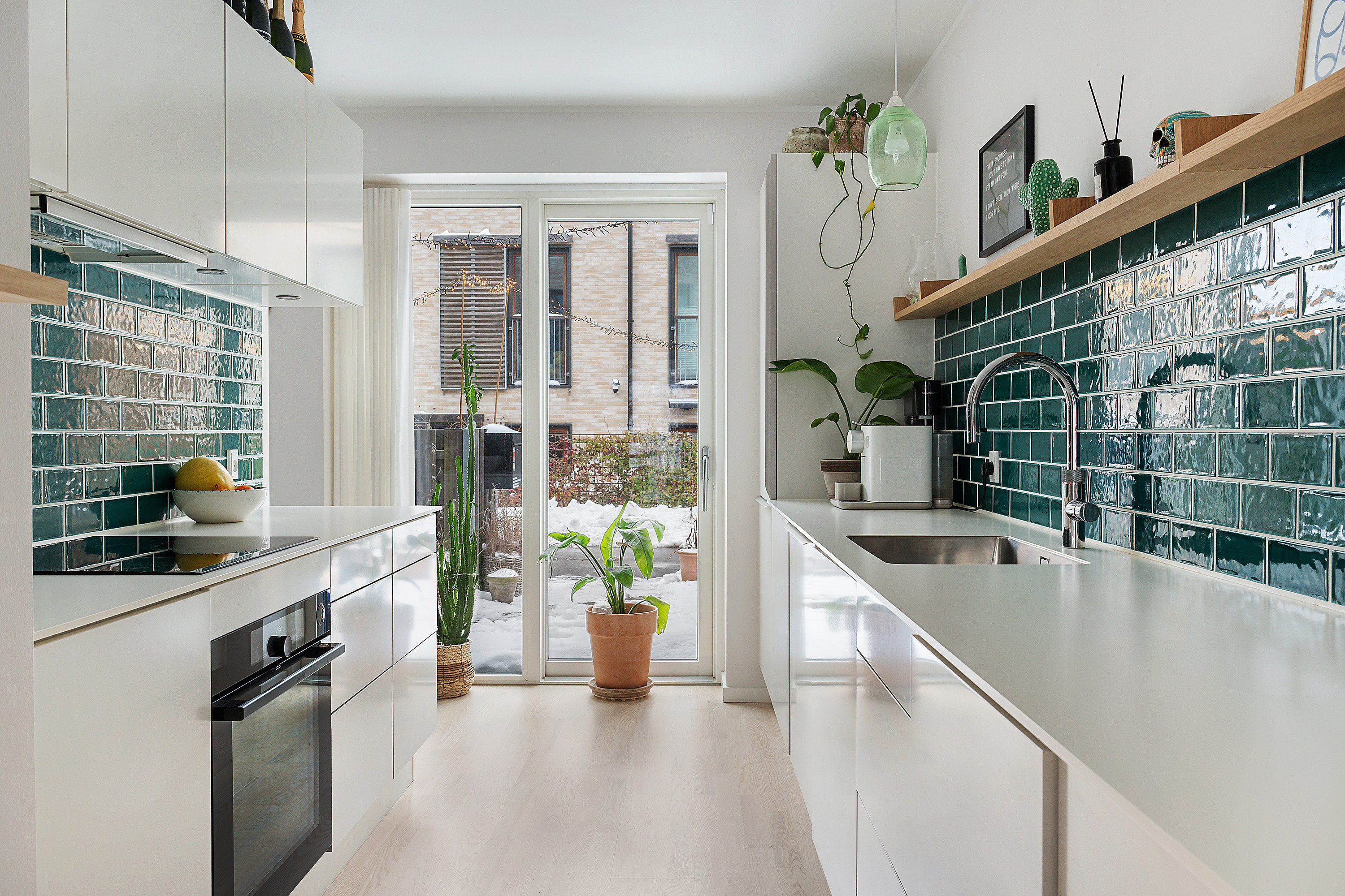 Fremhævet køkken billede i fuldskærmstilstand. Billede af Ralphs Vænge 19, 2950 Vedbæk