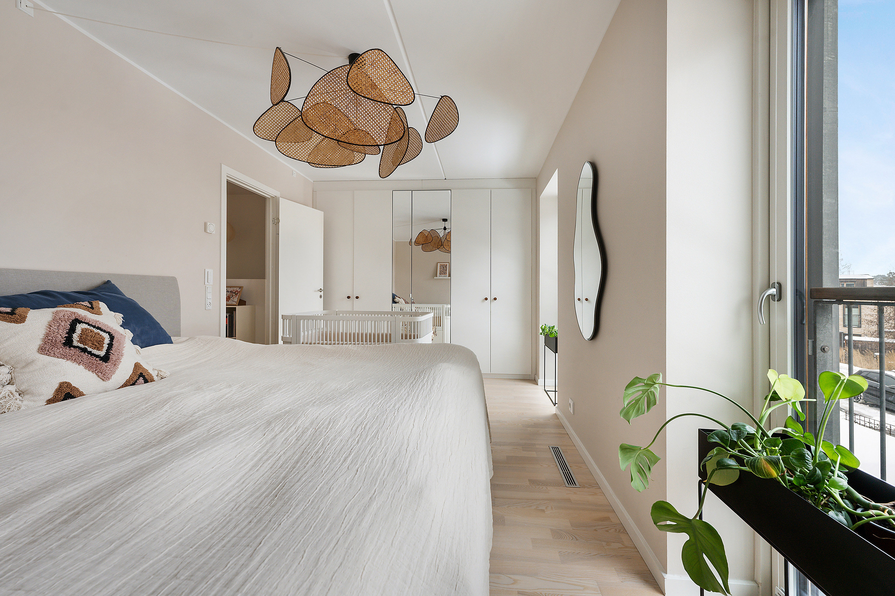 Fremhævet soveværelse billede i fuldskærmstilstand. Billede af Ralphs Vænge 19, 2950 Vedbæk