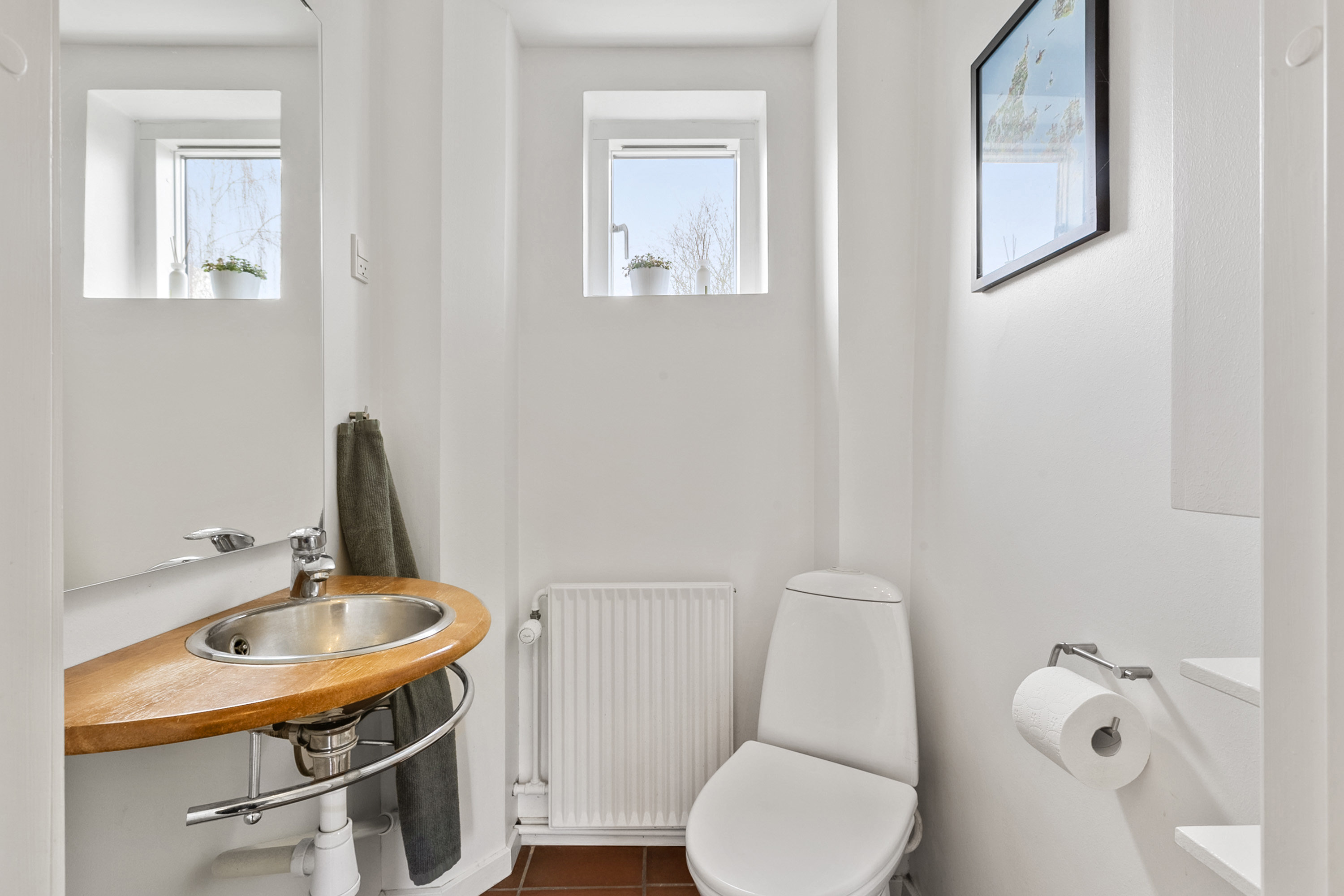 Fremhævet toilet billede i fuldskærmstilstand. Billede af Fjordvej 6, 6200 Aabenraa