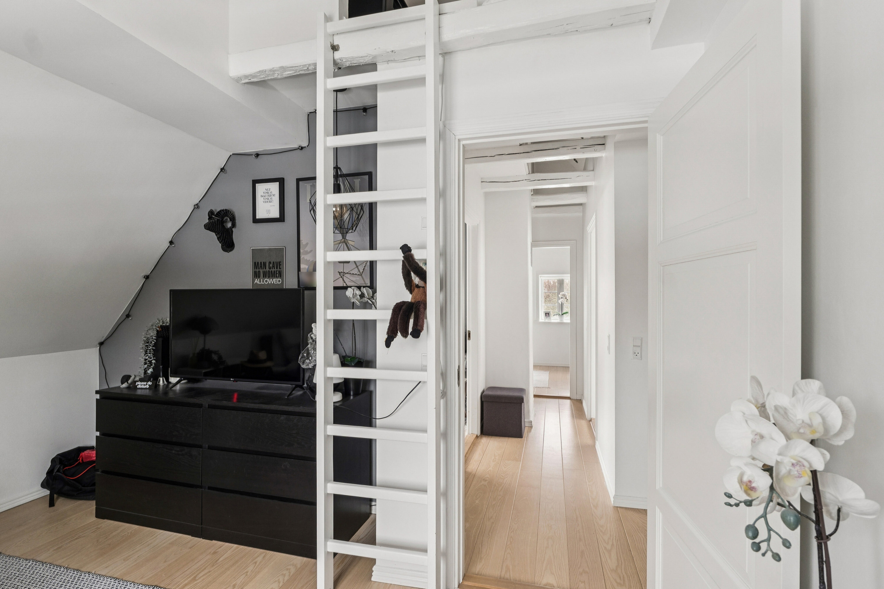 Fremhævet indendørs billede i fuldskærmstilstand. Billede af Svanelundsvej 20, 9800 Hjørring