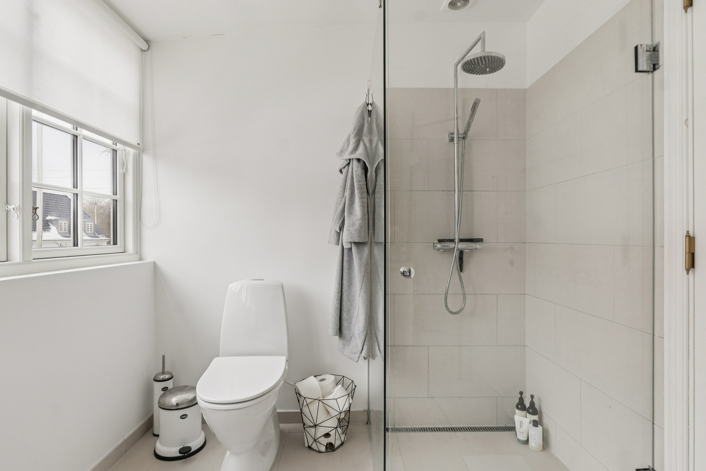 Fremhævet toilet billede i fuldskærmstilstand. Billede af Svanelundsvej 20, 9800 Hjørring