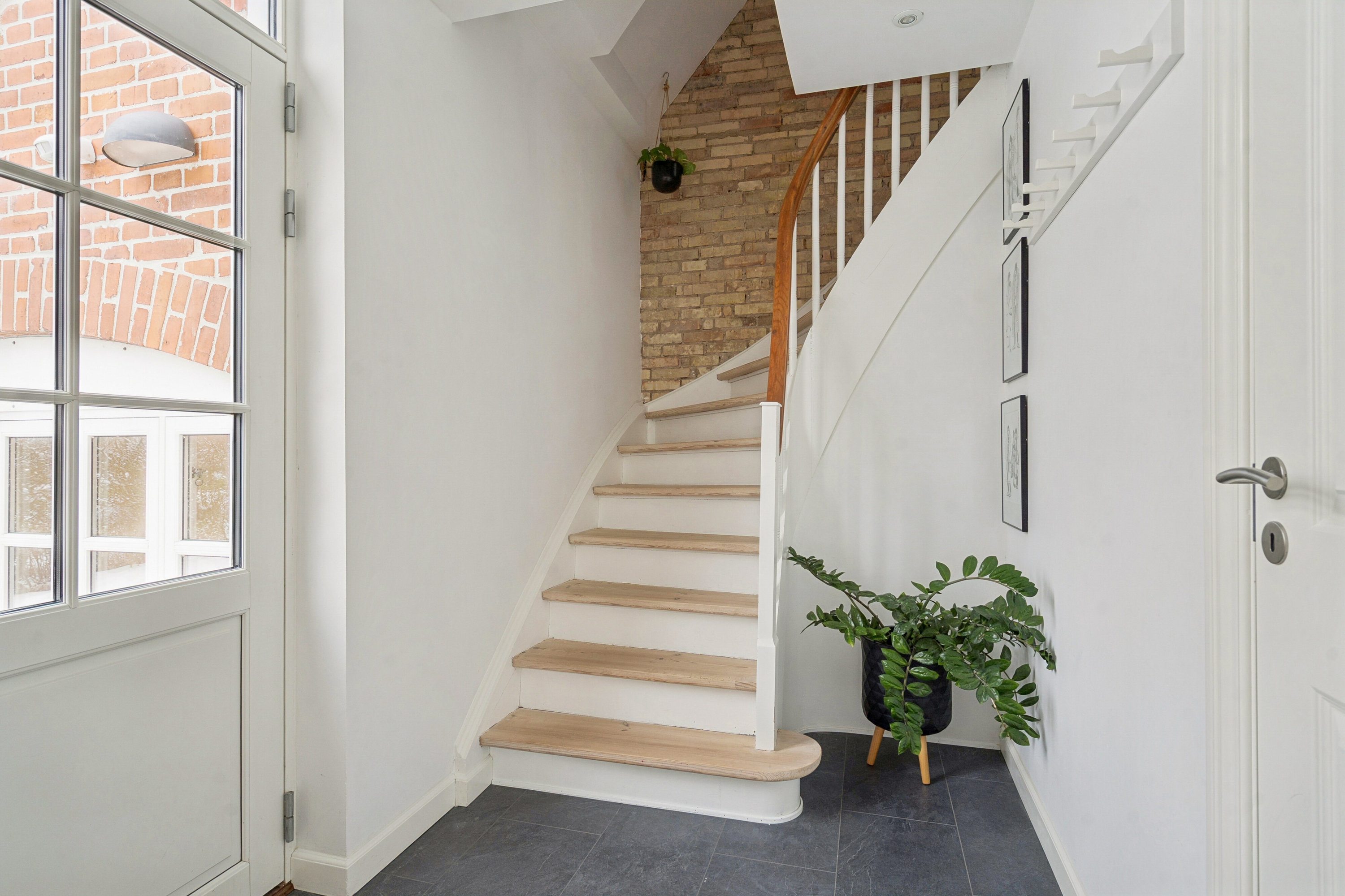 Fremhævet entre billede i fuldskærmstilstand. Billede af Odensevej 4, 5750 Ringe