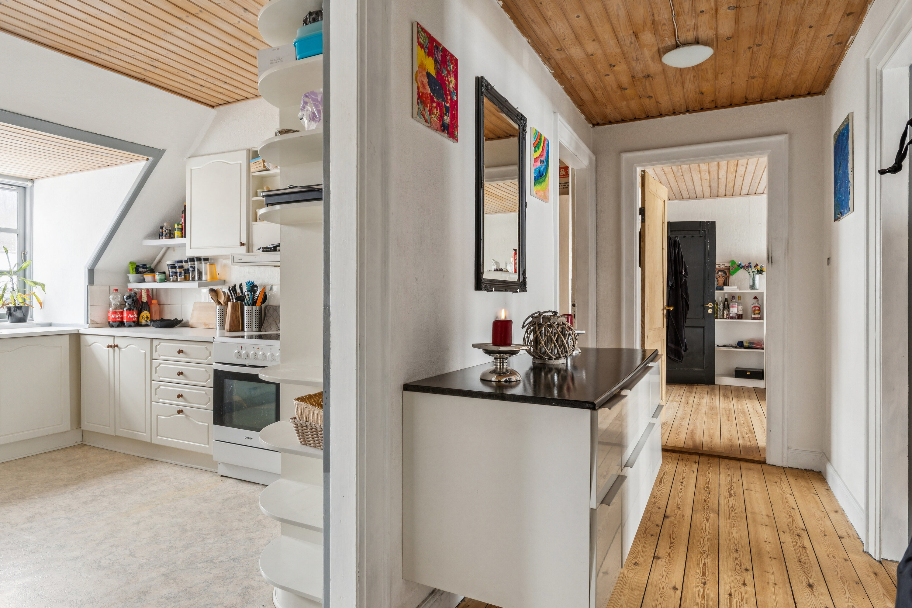 Fremhævet indendørs billede i fuldskærmstilstand. Billede af Møllegården 13, 1. th., 6340 Kruså