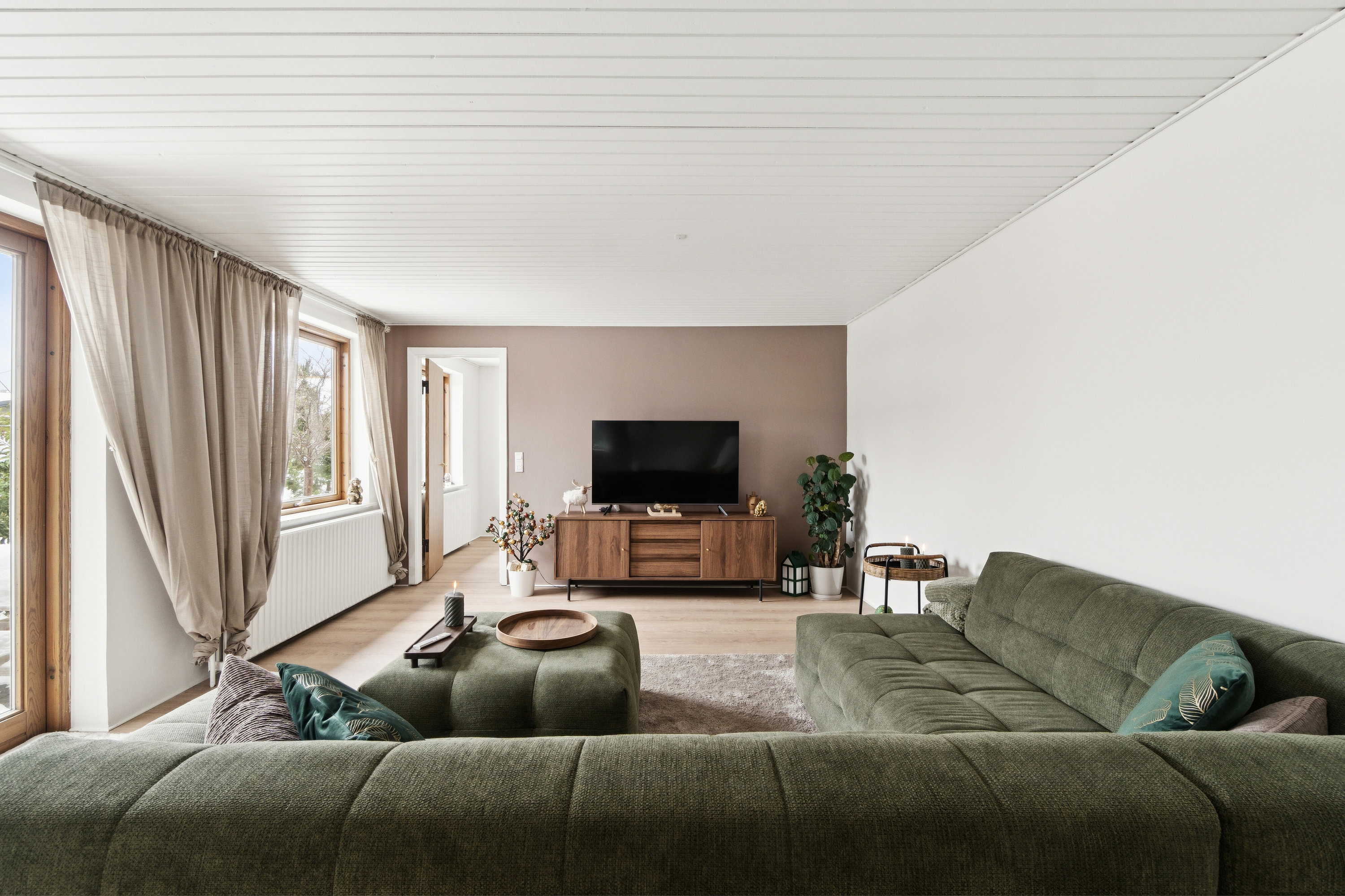 Fremhævet stue billede i fuldskærmstilstand. Billede af Engstrupgårdsvej 18, 2650 Hvidovre