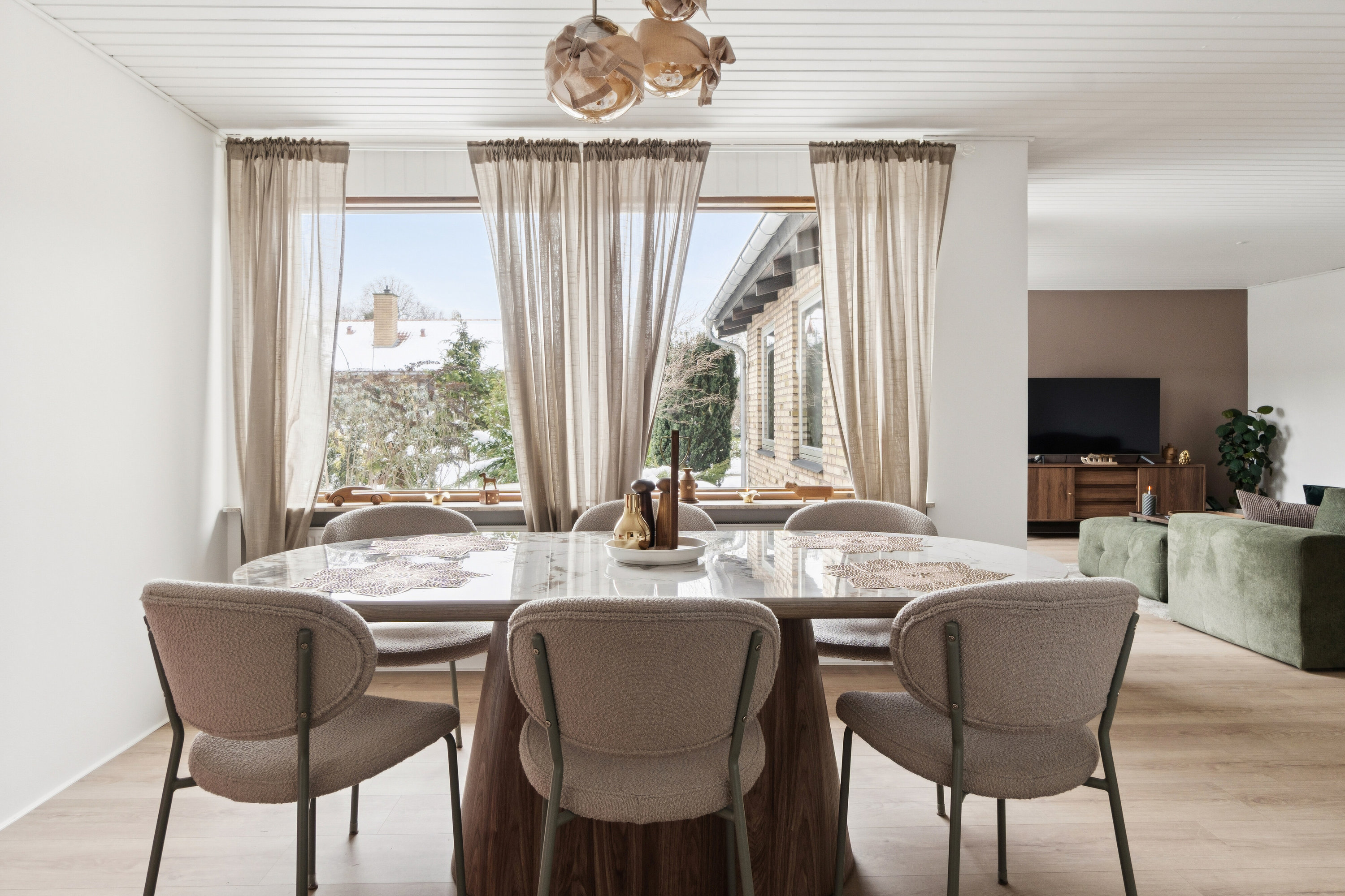 Fremhævet spisestue billede i fuldskærmstilstand. Billede af Engstrupgårdsvej 18, 2650 Hvidovre