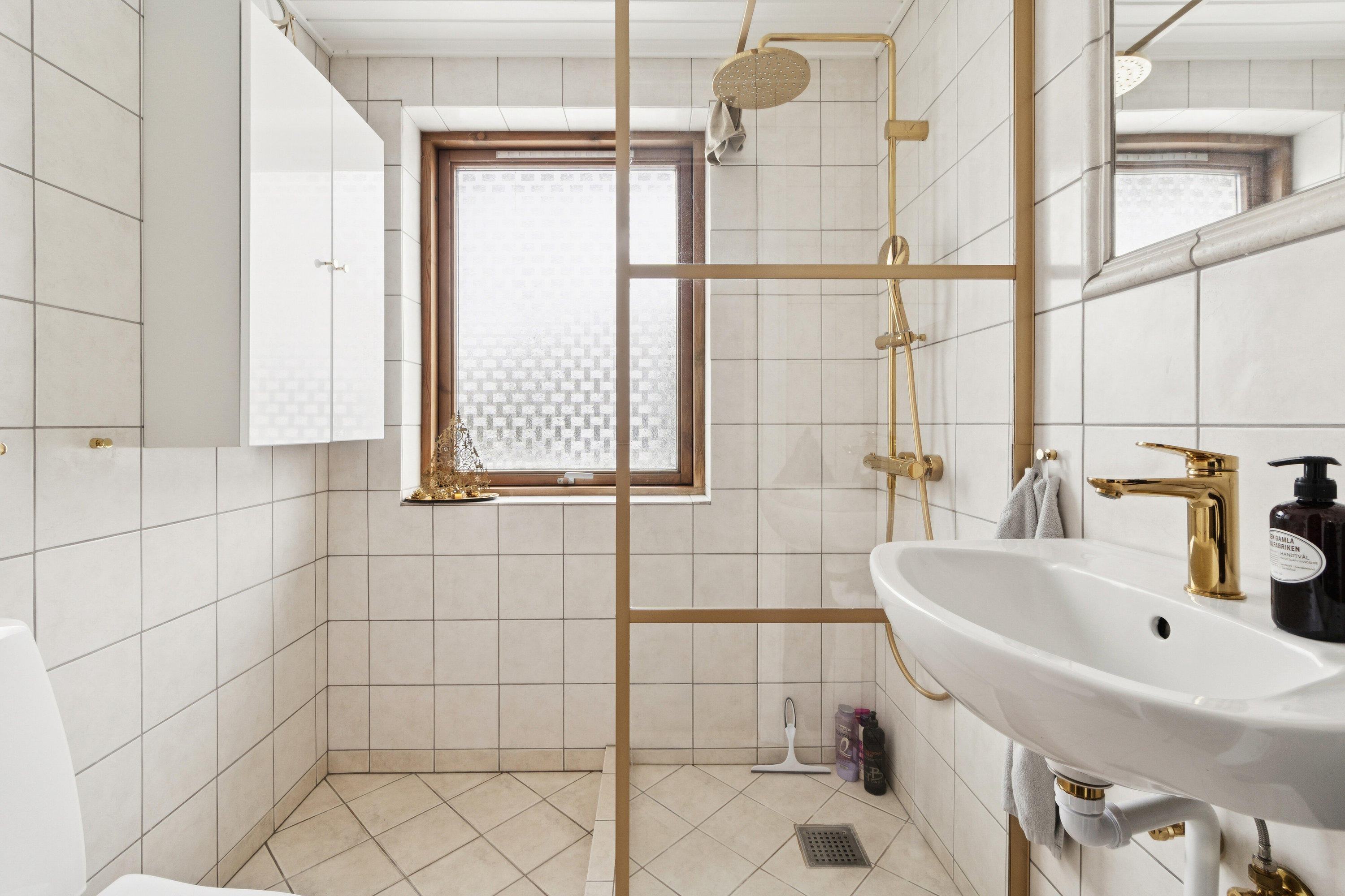 Fremhævet badeværelse billede i fuldskærmstilstand. Billede af Engstrupgårdsvej 18, 2650 Hvidovre