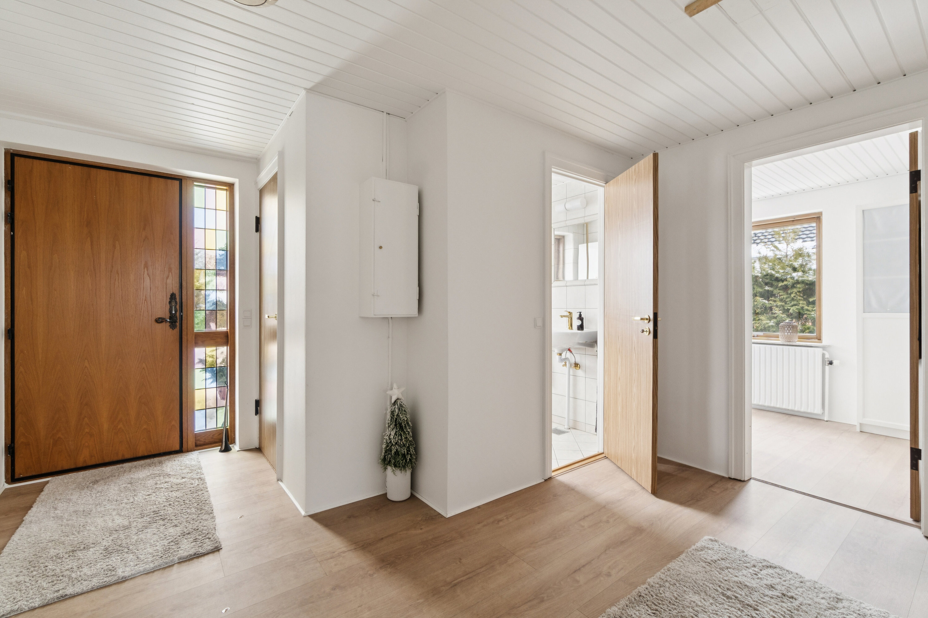 Fremhævet entré billede i fuldskærmstilstand. Billede af Engstrupgårdsvej 18, 2650 Hvidovre