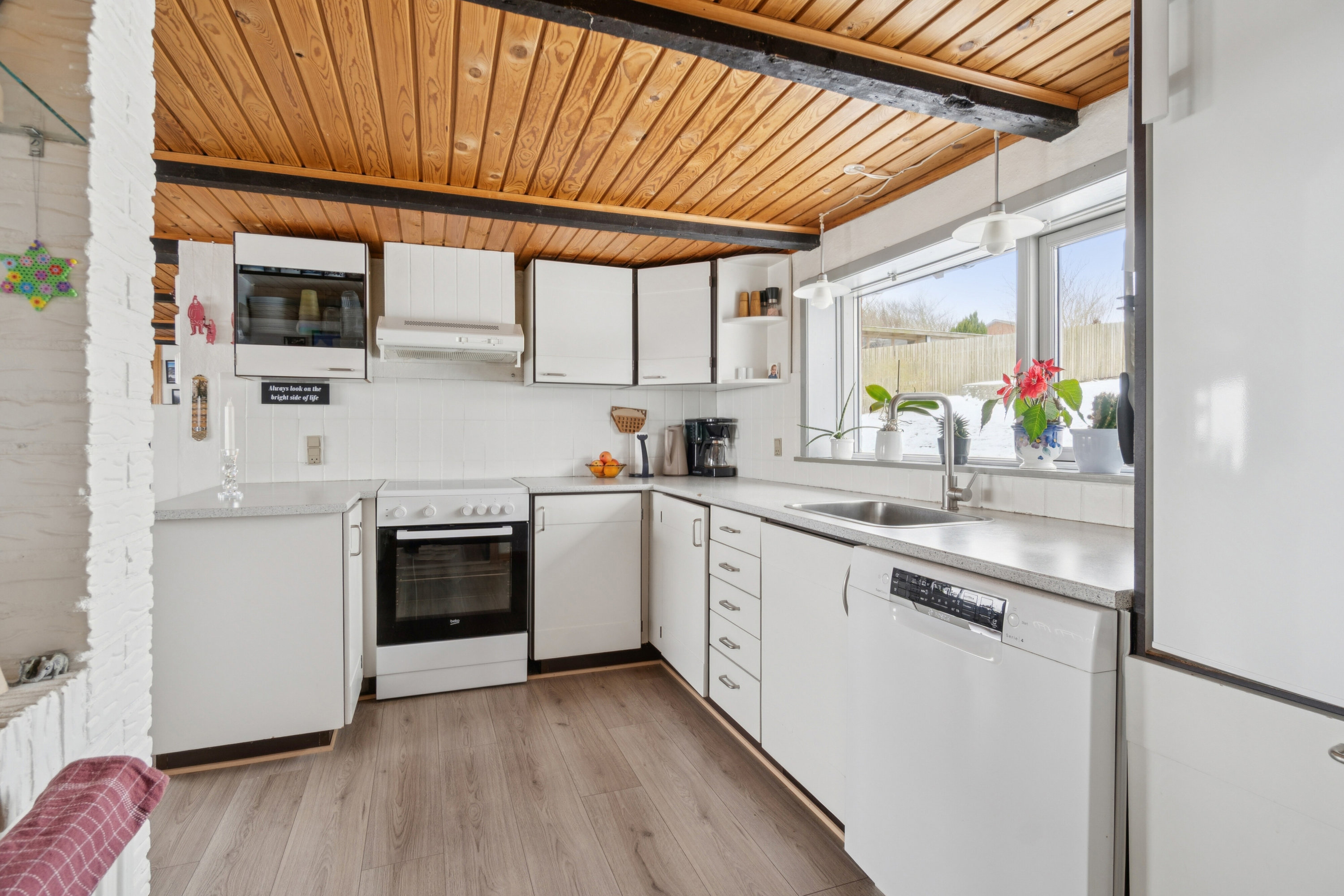 Fremhævet køkken billede i fuldskærmstilstand. Billede af Landevejen 33, Heltborg, 7760 Hurup Thy