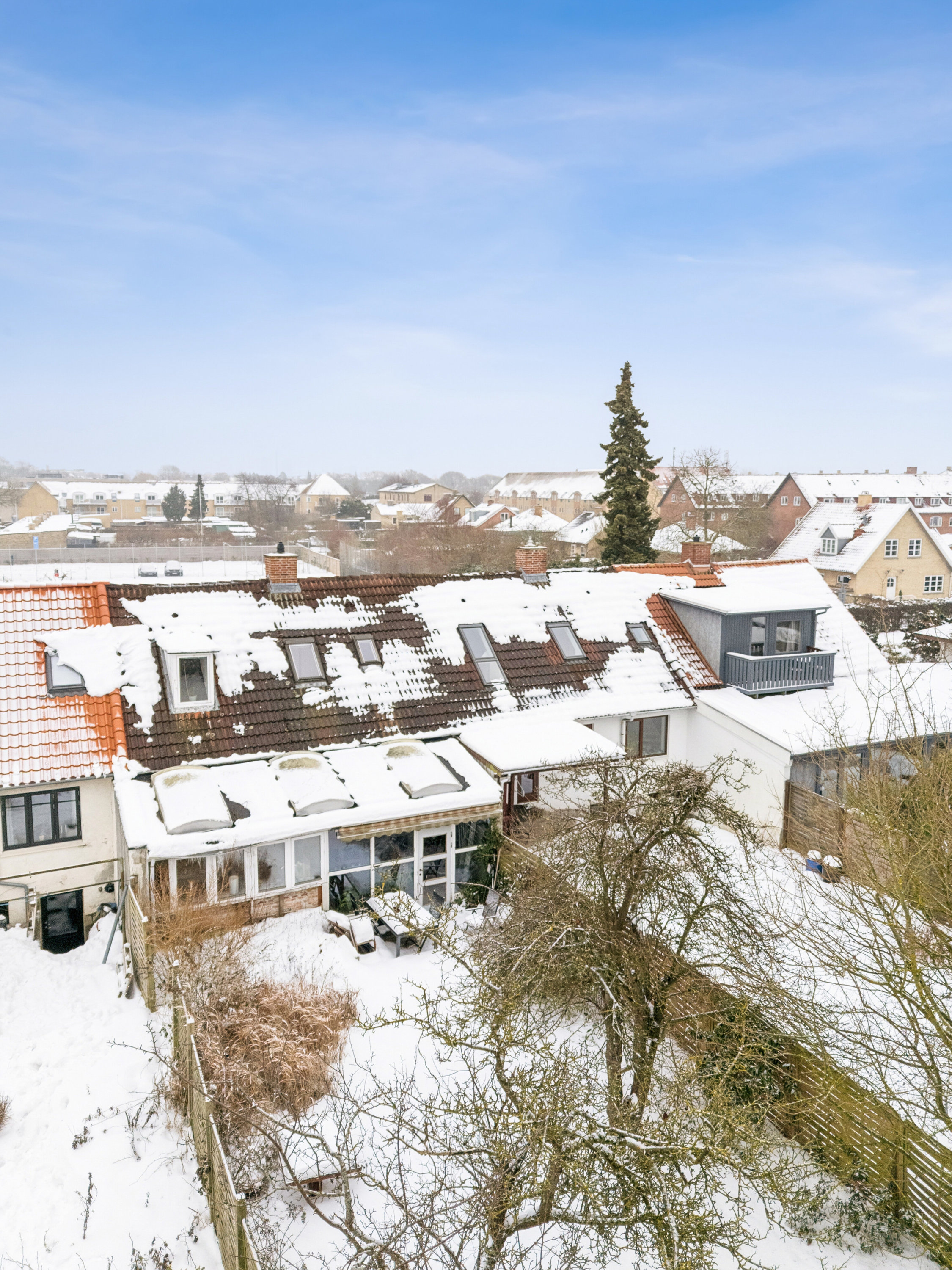 Fremhævet set fra haven billede i fuldskærmstilstand. Billede af Planteheldvej 22A, 2650 Hvidovre