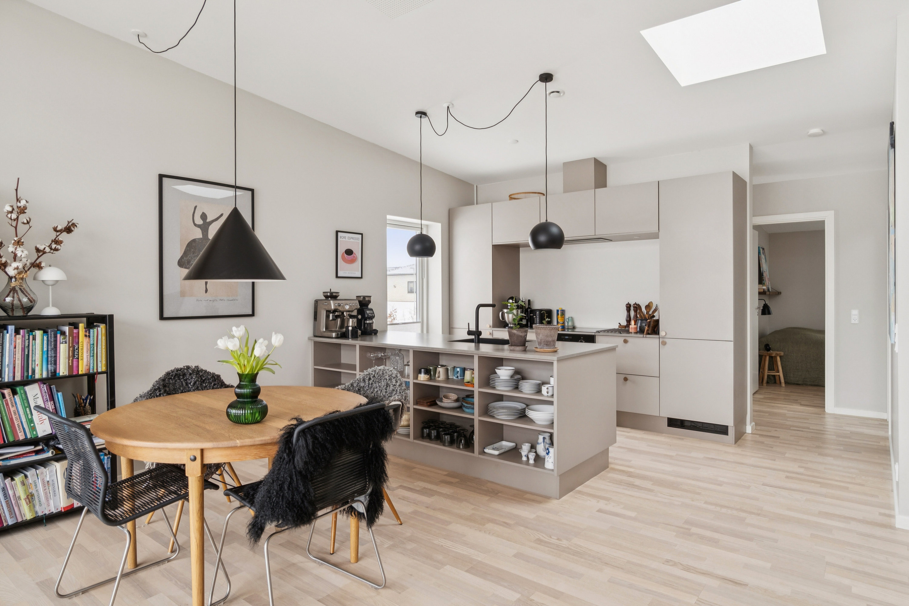 Fremhævet køkken/alrum billede i fuldskærmstilstand. Billede af Ollebjergs Kvarter 424, 4700 Næstved