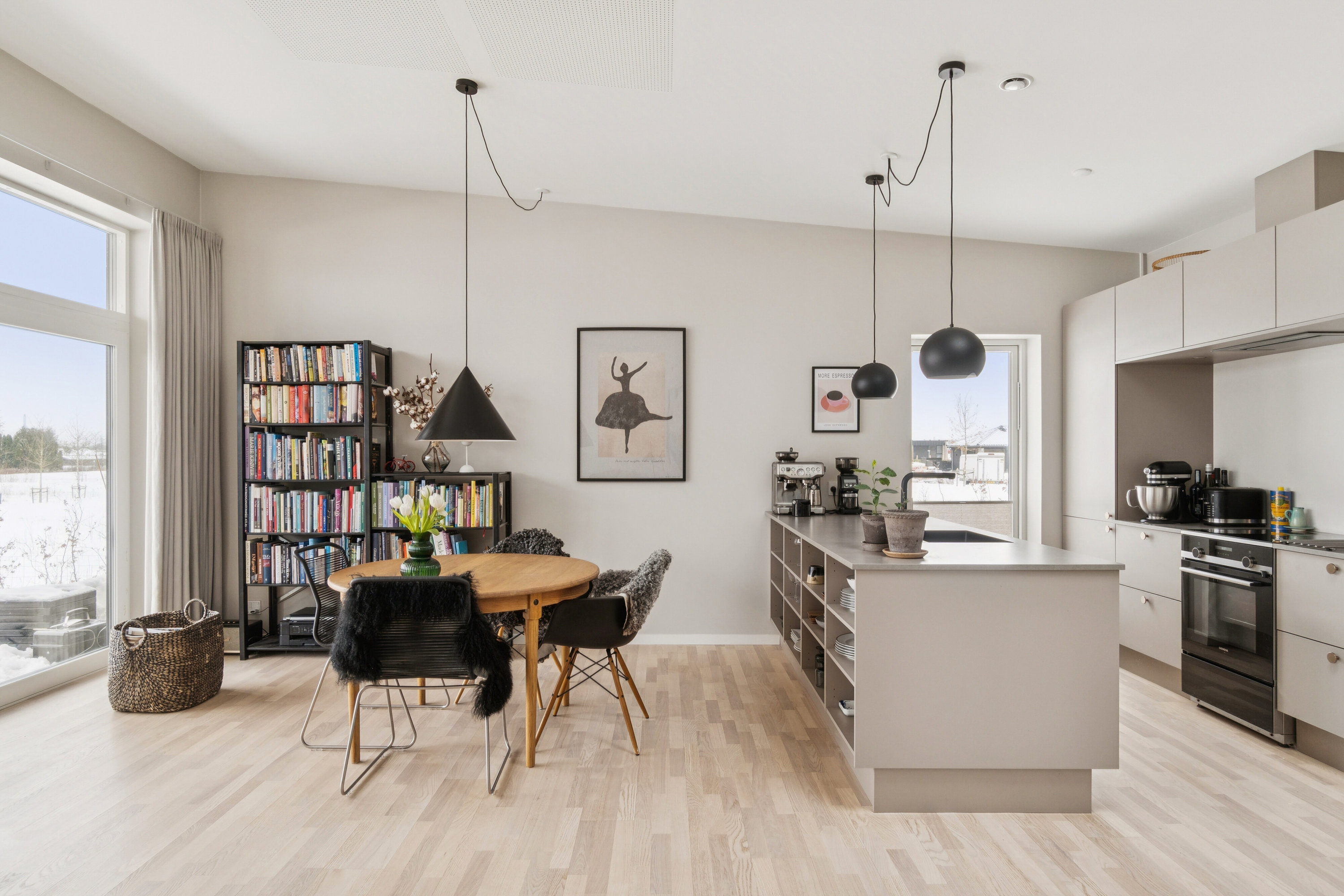 Fremhævet køkken/alrum billede i fuldskærmstilstand. Billede af Ollebjergs Kvarter 424, 4700 Næstved