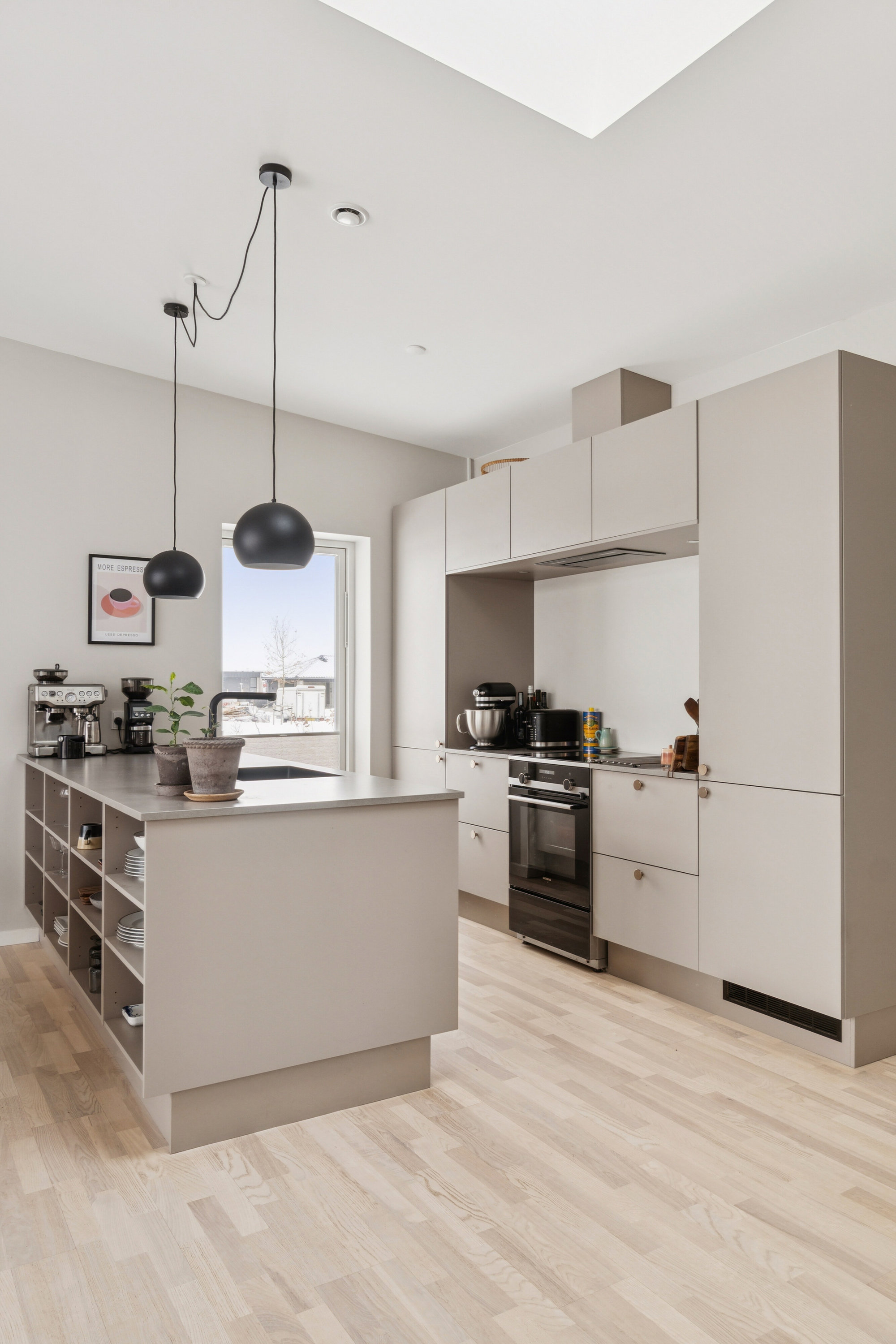 Fremhævet køkken/alrum billede i fuldskærmstilstand. Billede af Ollebjergs Kvarter 424, 4700 Næstved