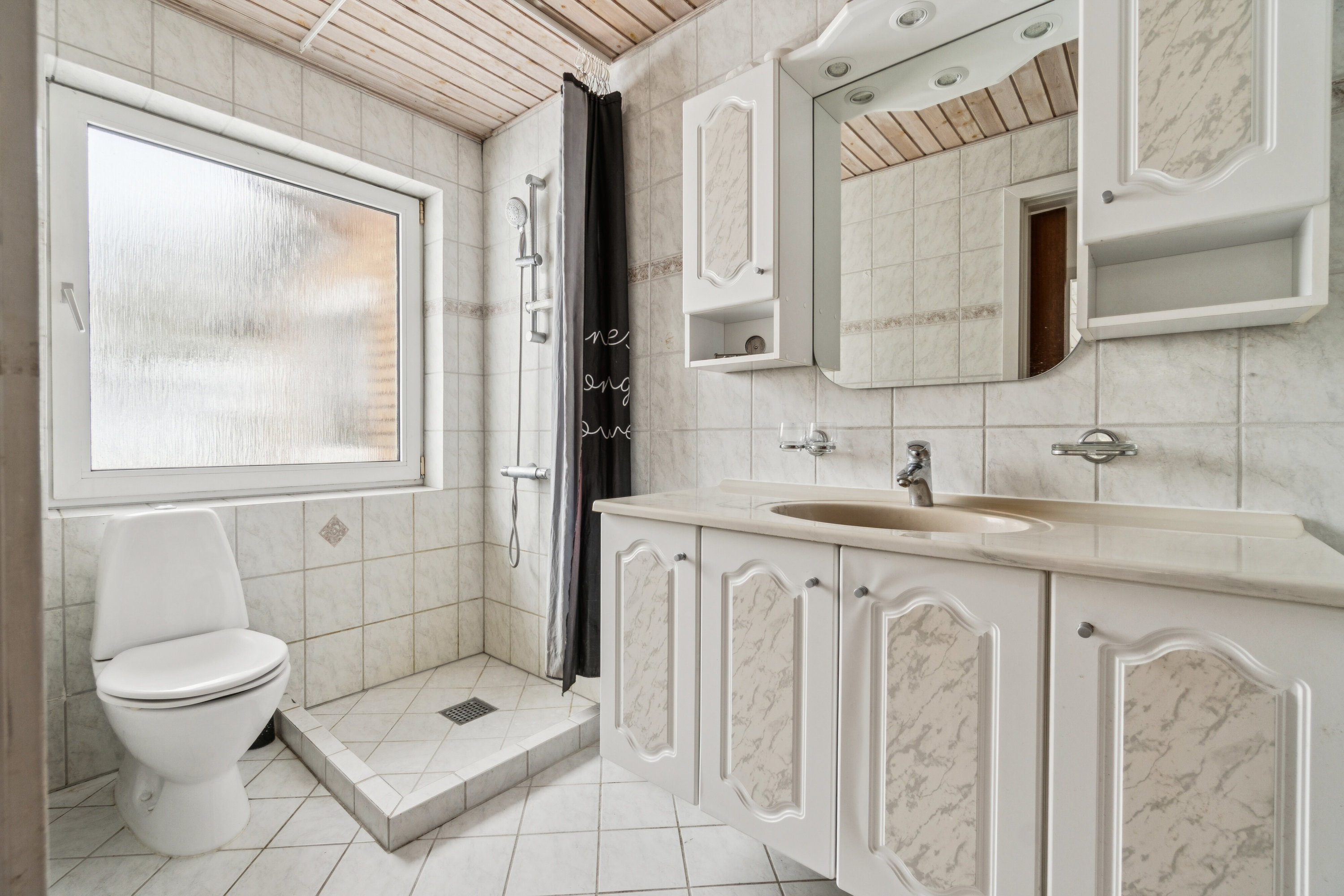 Fremhævet badeværelse billede i fuldskærmstilstand. Billede af Floravænget 42, 7730 Hanstholm