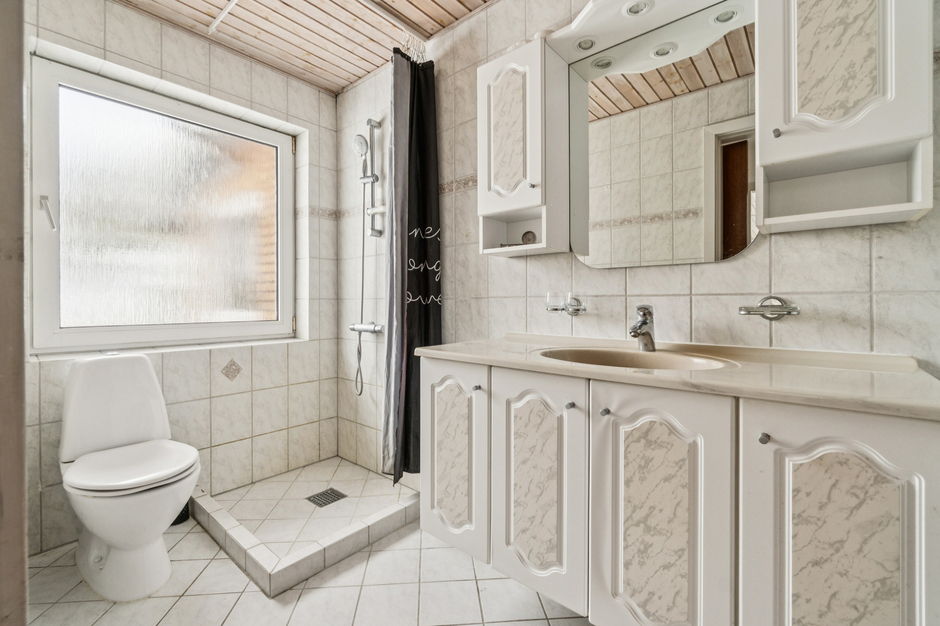 Fremhævet badeværelse billede i fuldskærmstilstand. Billede af Floravænget 42, 7730 Hanstholm