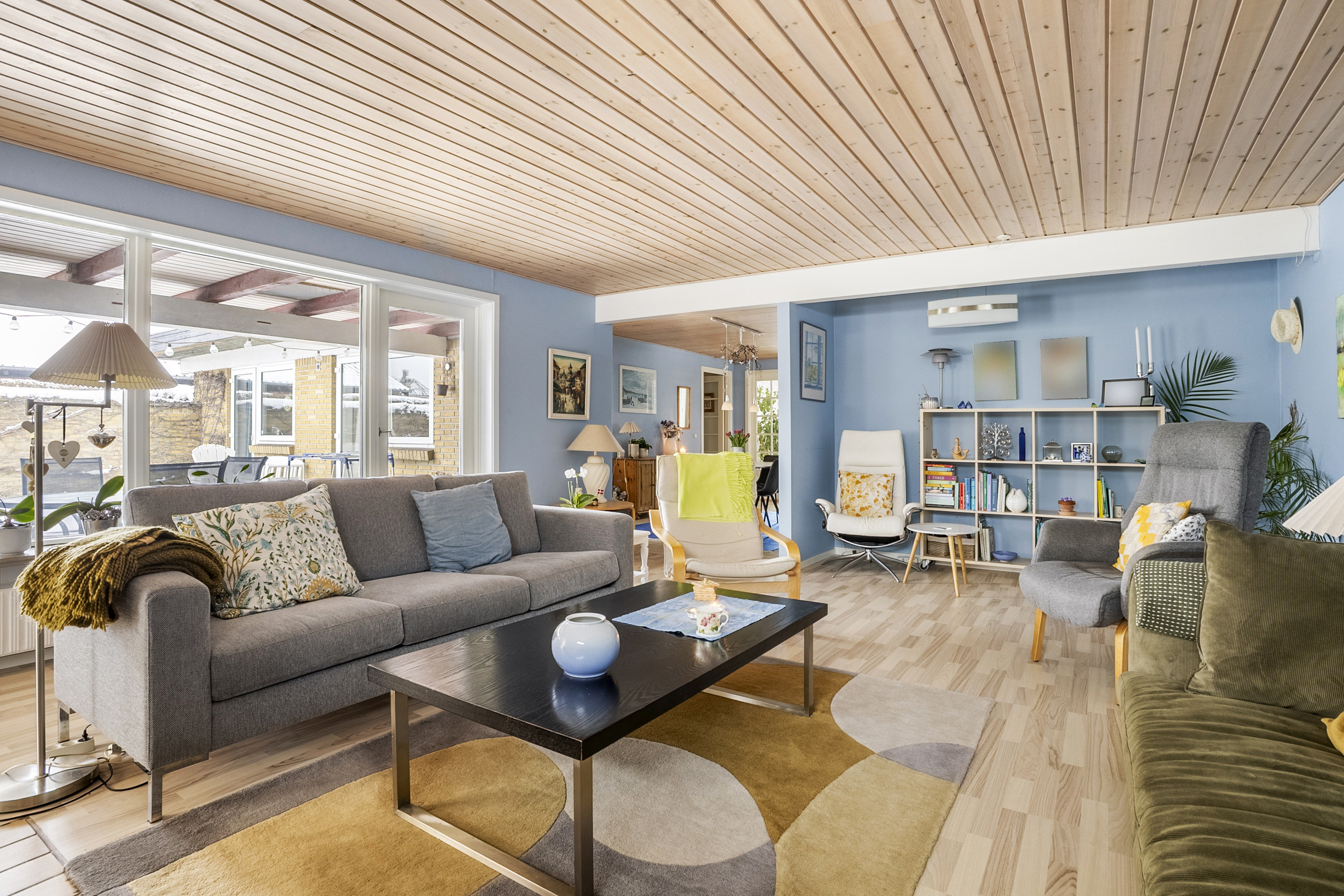 Fremhævet stue billede i fuldskærmstilstand. Billede af Lucernevej 6, 7130 Juelsminde