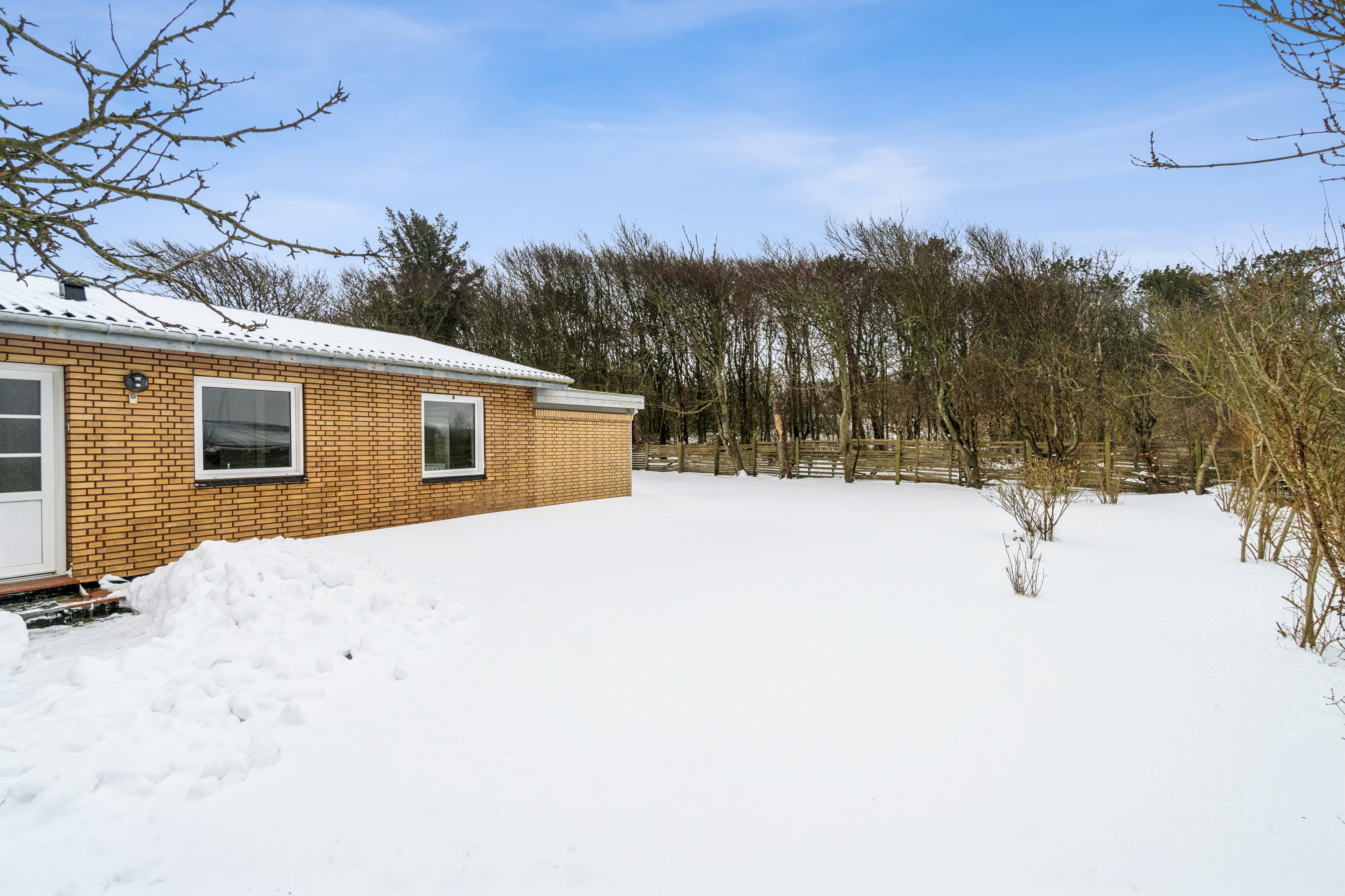 Fremhævet baghave billede i fuldskærmstilstand. Billede af Floravænget 42, 7730 Hanstholm