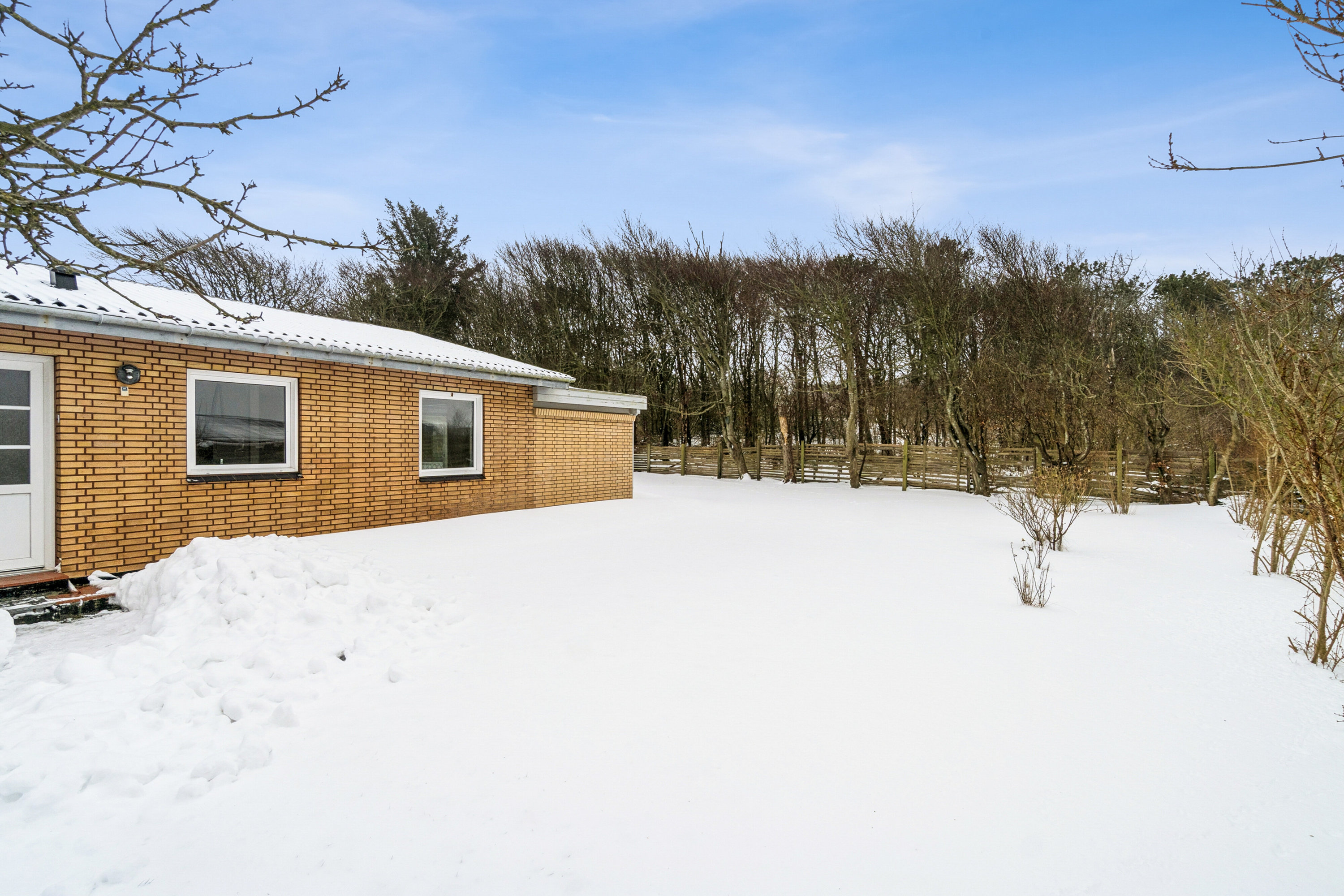 Fremhævet baghave billede i fuldskærmstilstand. Billede af Floravænget 42, 7730 Hanstholm