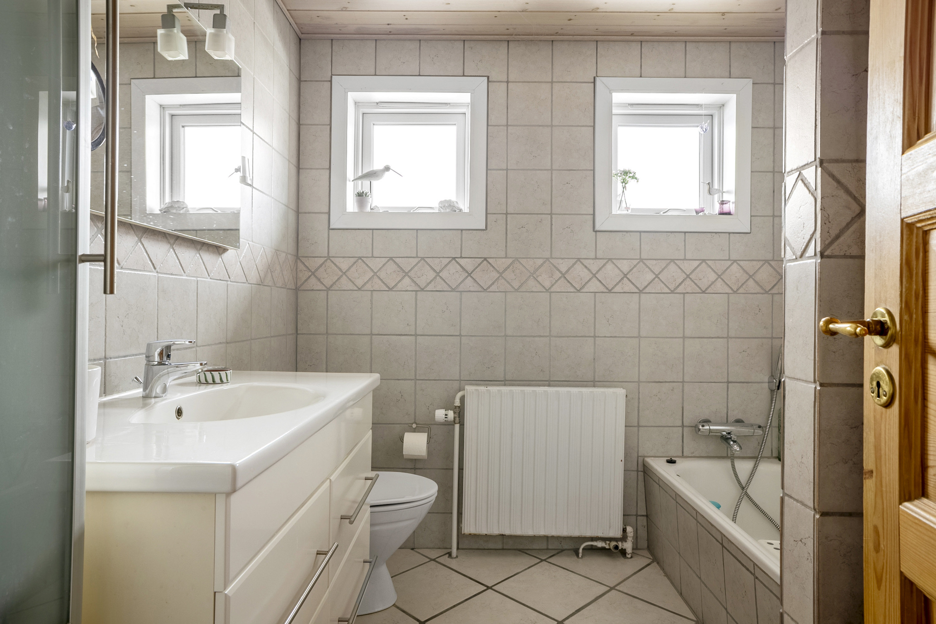 Fremhævet badeværelse billede i fuldskærmstilstand. Billede af Lucernevej 6, 7130 Juelsminde