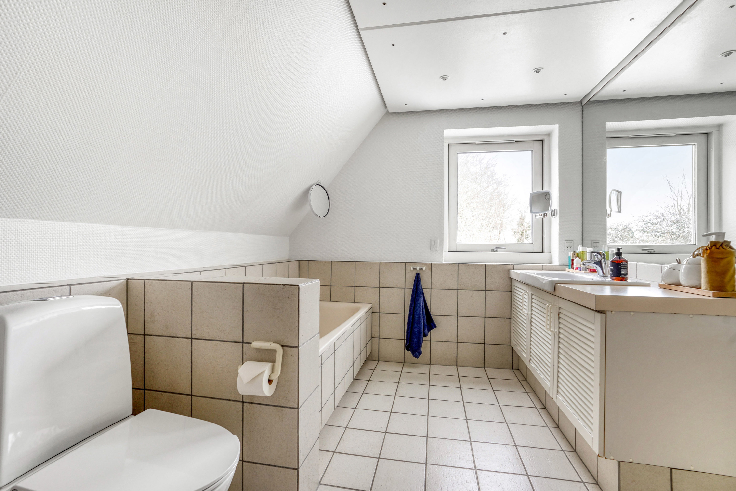 Fremhævet badeværelse billede i fuldskærmstilstand. Billede af Grønningen 7, 5230 Odense M