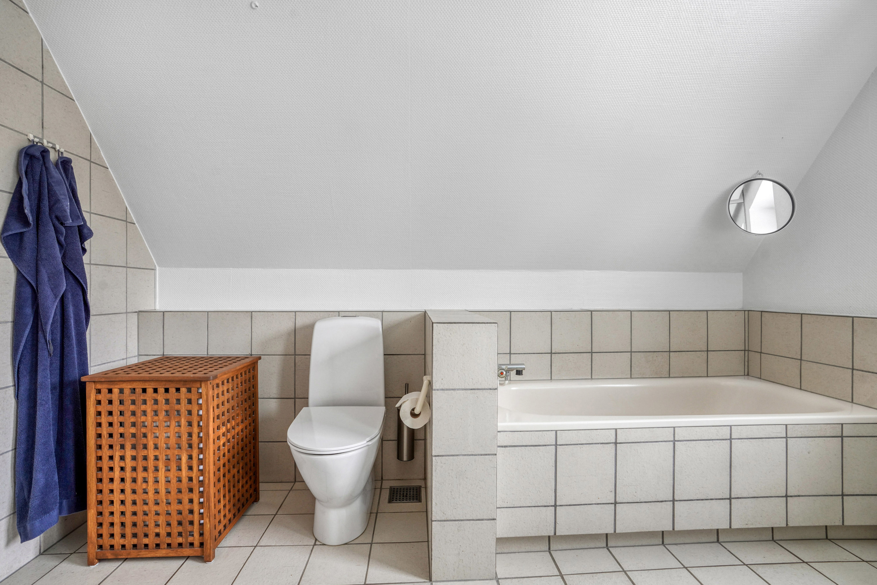 Fremhævet badeværelse billede i fuldskærmstilstand. Billede af Grønningen 7, 5230 Odense M