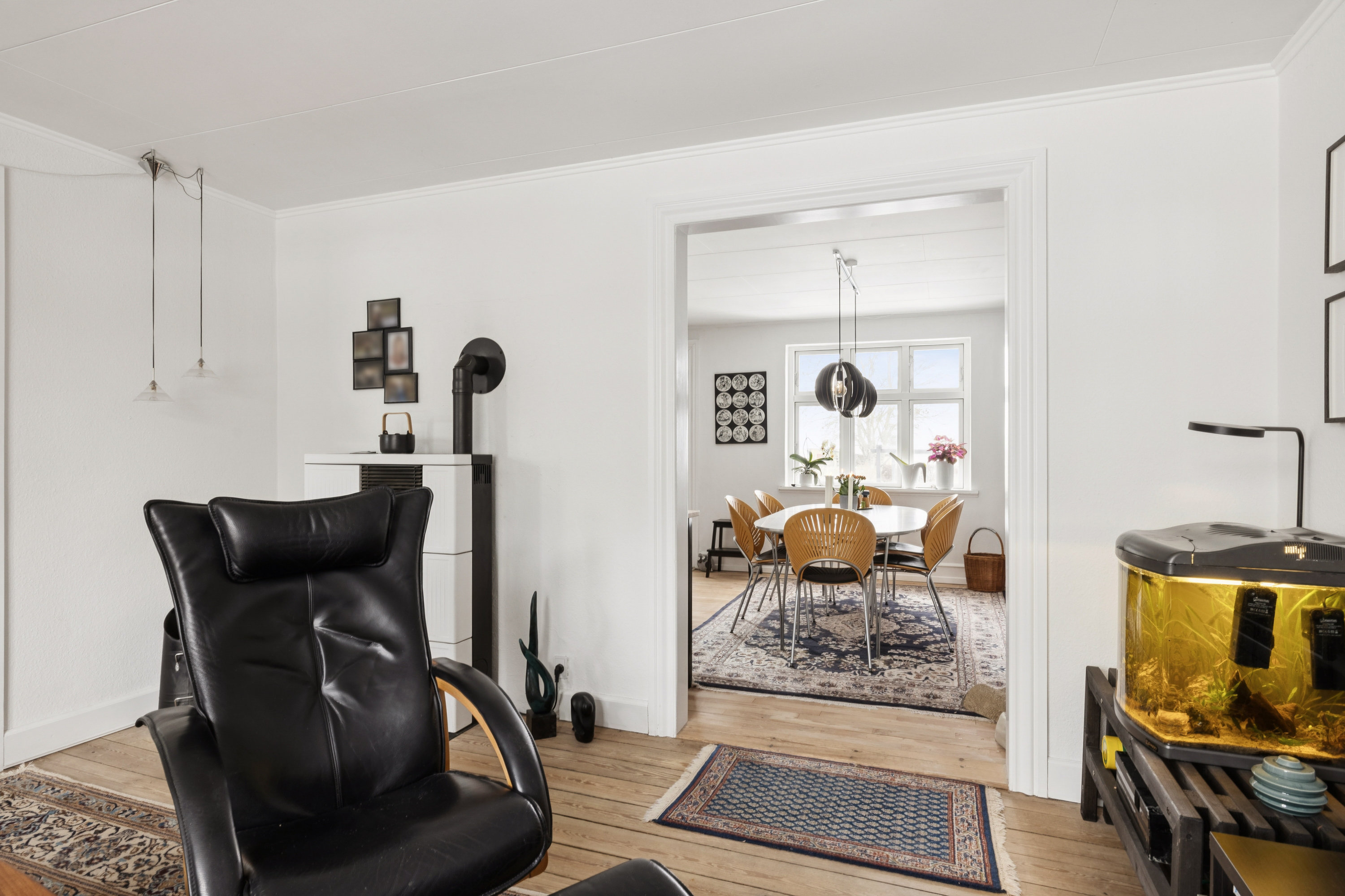 Fremhævet stue billede i fuldskærmstilstand. Billede af Molsvej 62, Egens, 8410 Rønde